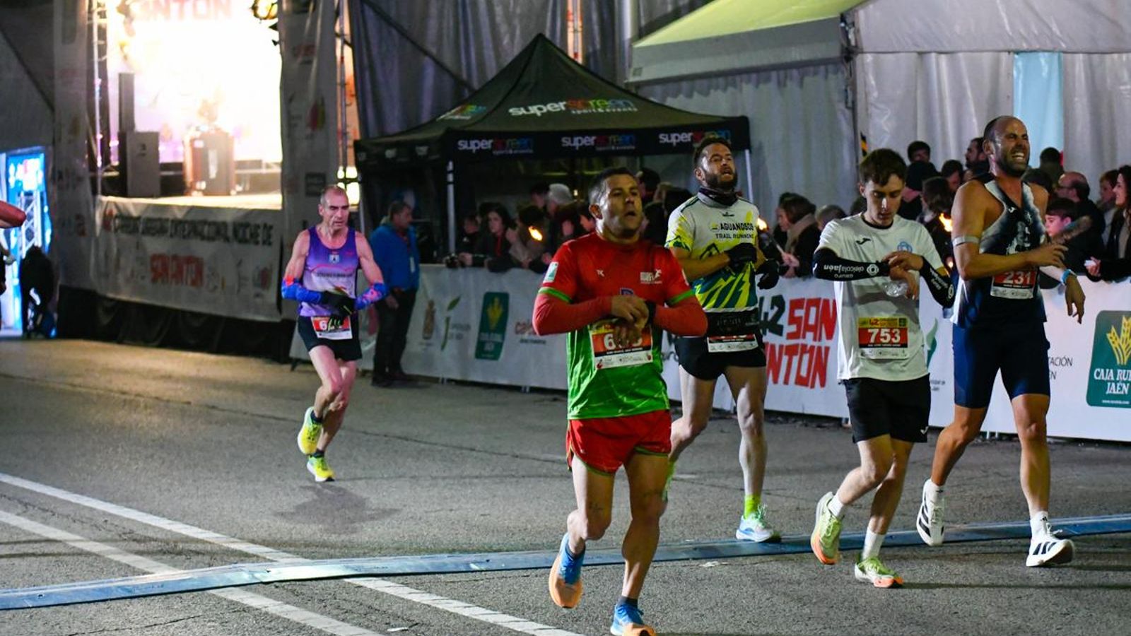 En imágenes: búscate en tu llegada a meta de la Carrera de San Antón 2025 (2)
