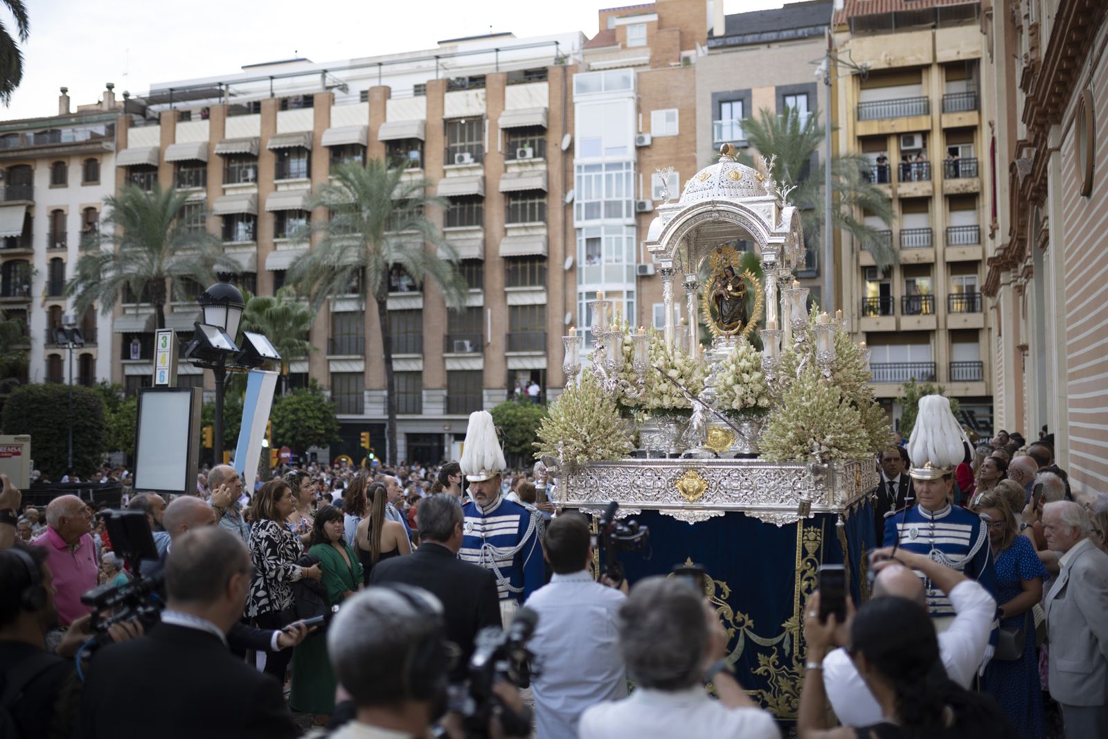 Imágenes de la procesión de la Virgen de la Cinta por el centro de la ciudad