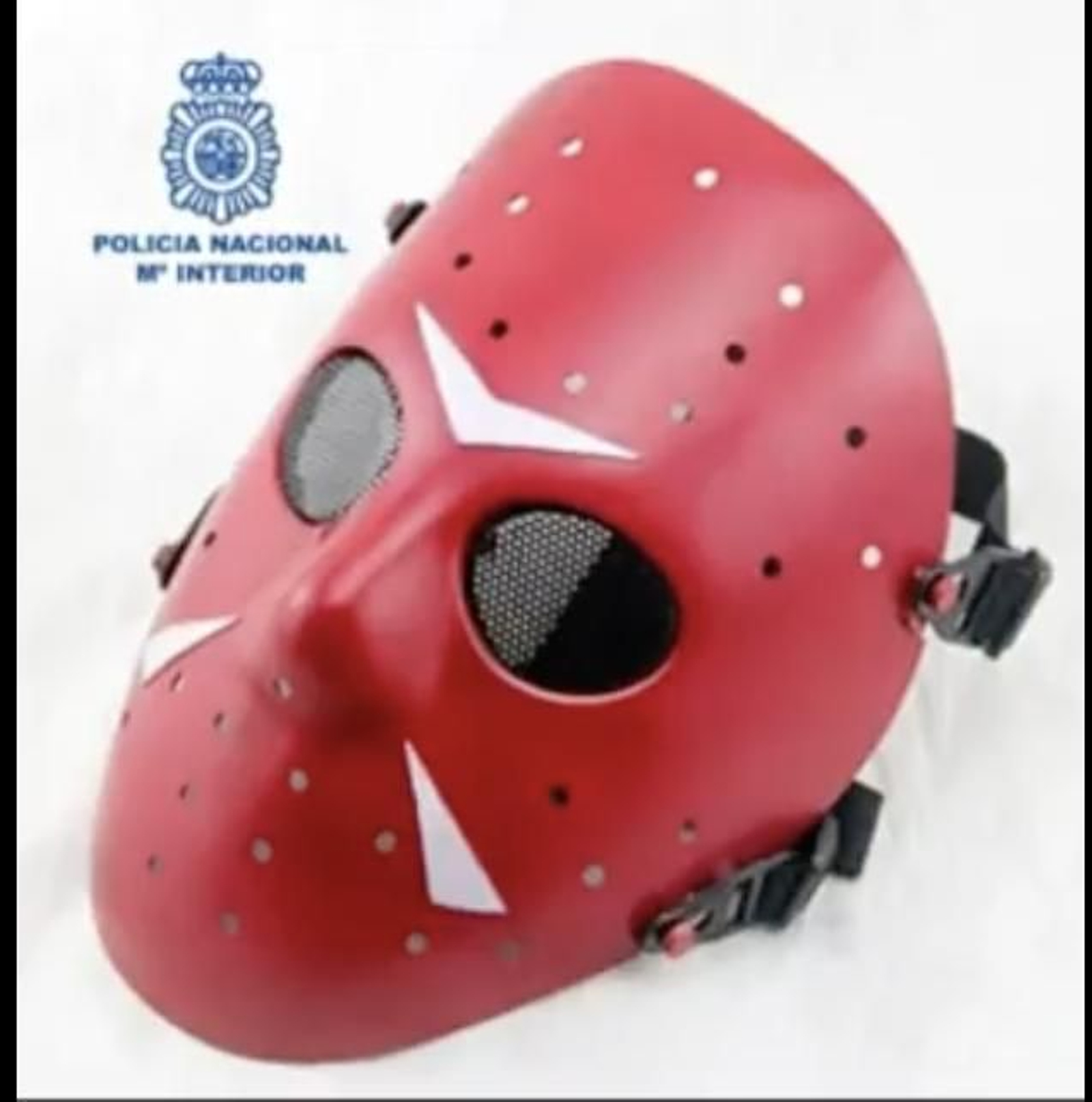 Máscara que presuntamente utilizó el hombre que asesinó a Lorenzo