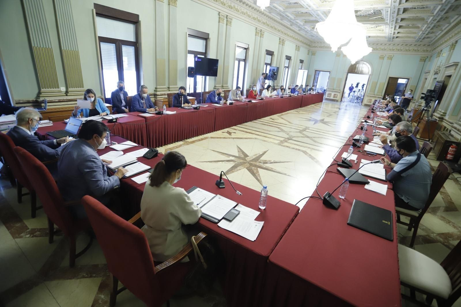 Vista de Salón de Plenos durante la sesión ordinaria del mes de mayo Vista de Salón de Plenos durante la sesión ordinaria del mes de mayo