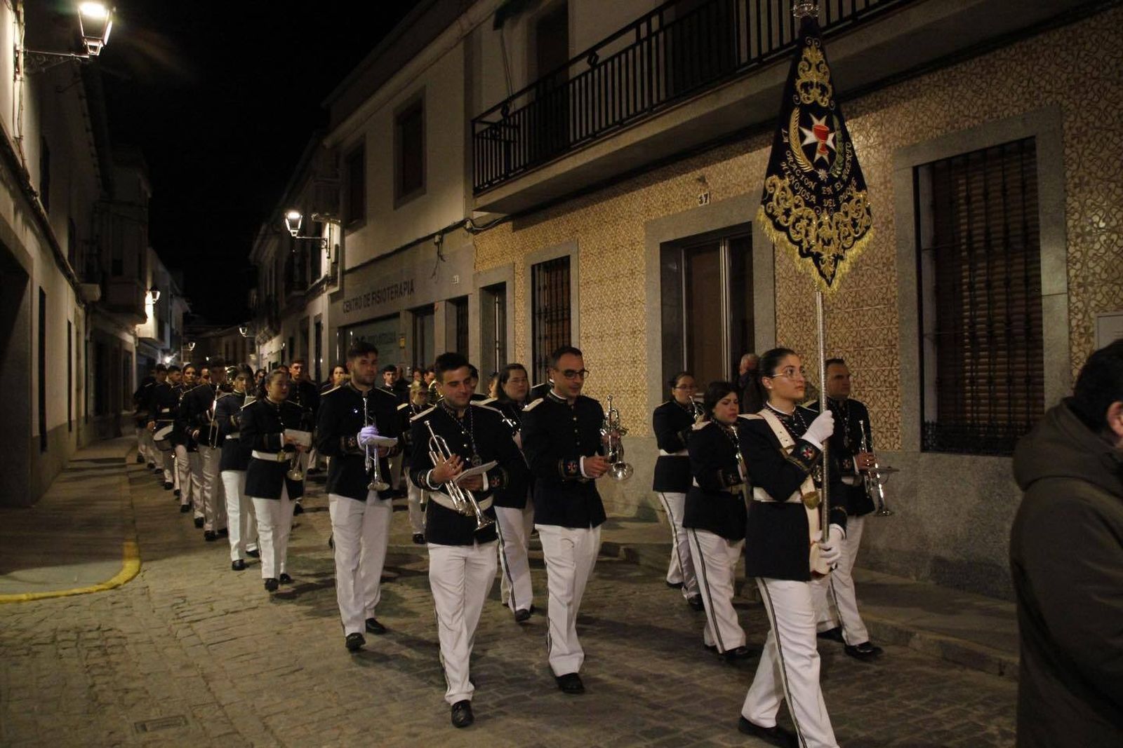 San Blas recorre las calles de Hinojosa del Duque, en imágenes