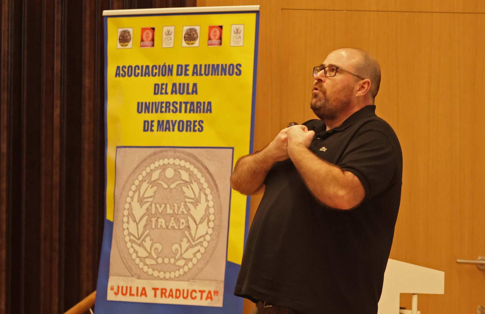 La clase magistral de Asier Unciti-Broceta en el Aula Universitaria de Mayores de la UCA, en imágenes