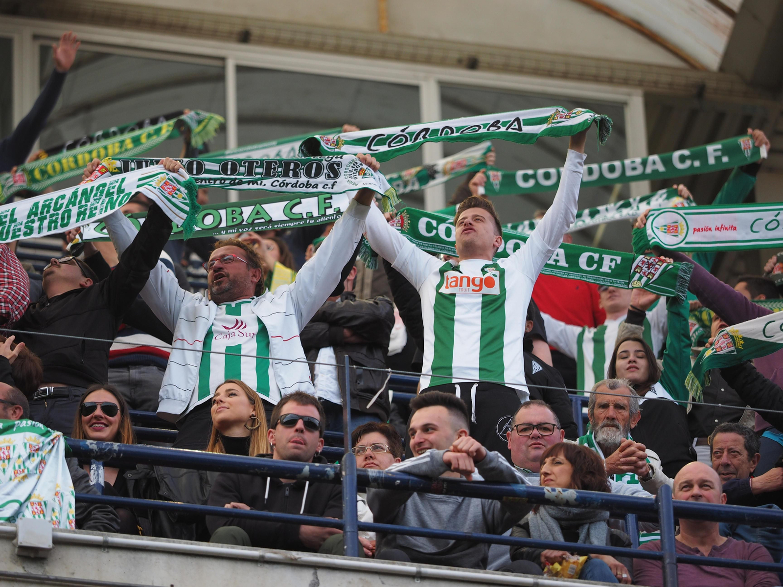 Un grupo de aficionados blanquiverdes, en el últmo desplazamiento a El Sadar.