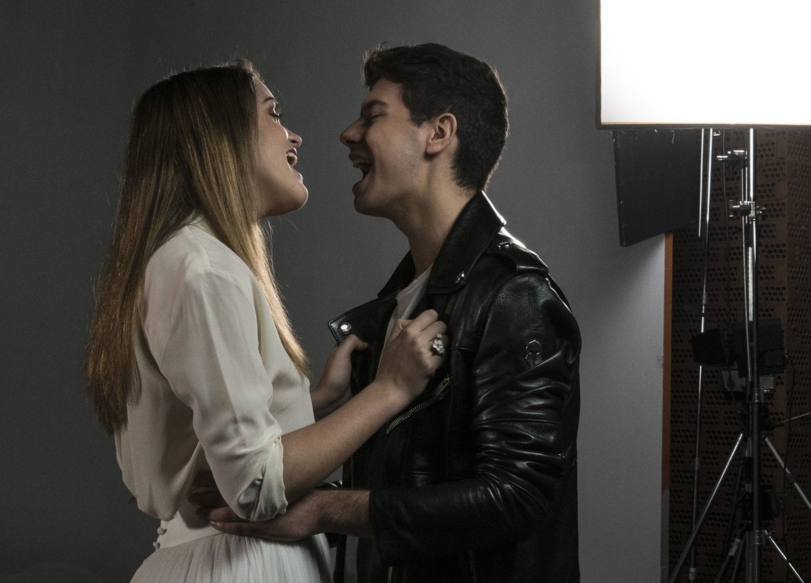 Amaia y Alfred en el videoclip intimista de 'Tu canción'.