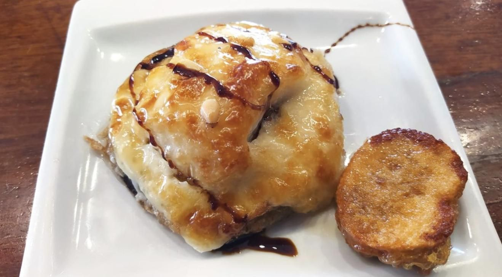 Torrija de bacalao de la taberna Dos de Mayo