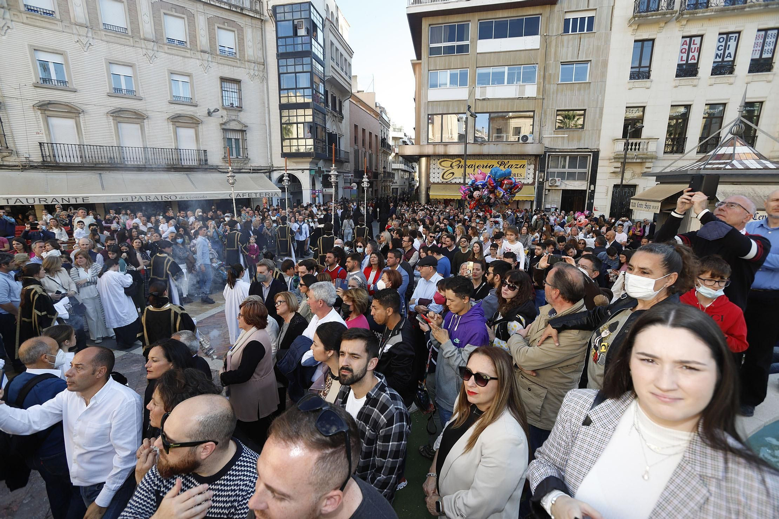 La Hermandad de la Buena Muerte procesiona por las calles de Huelva