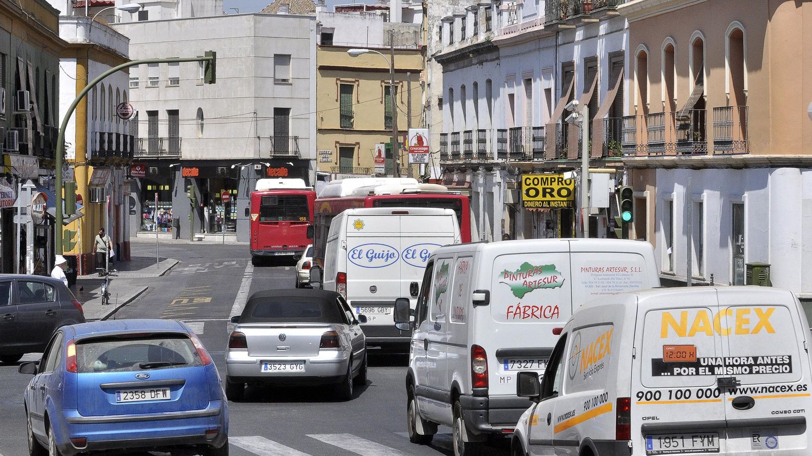 Entrada de vehículos al centro de la ciudad.