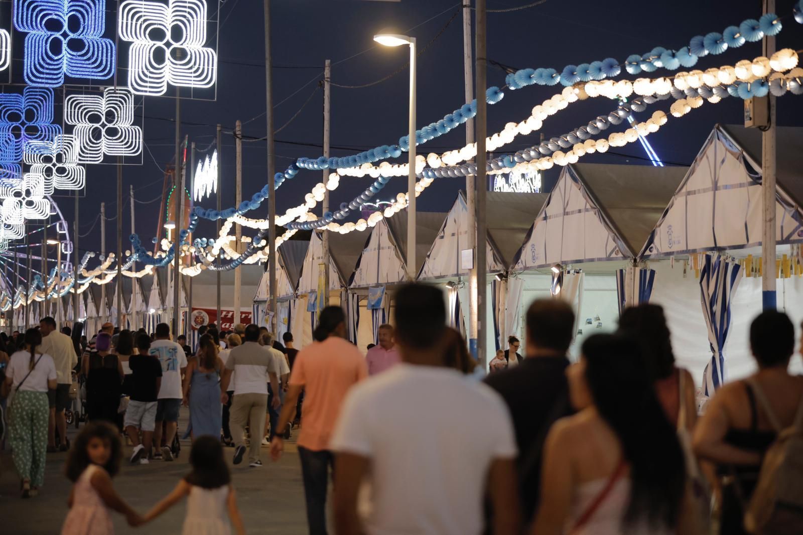 Hilera de casetas del recinto colombino.