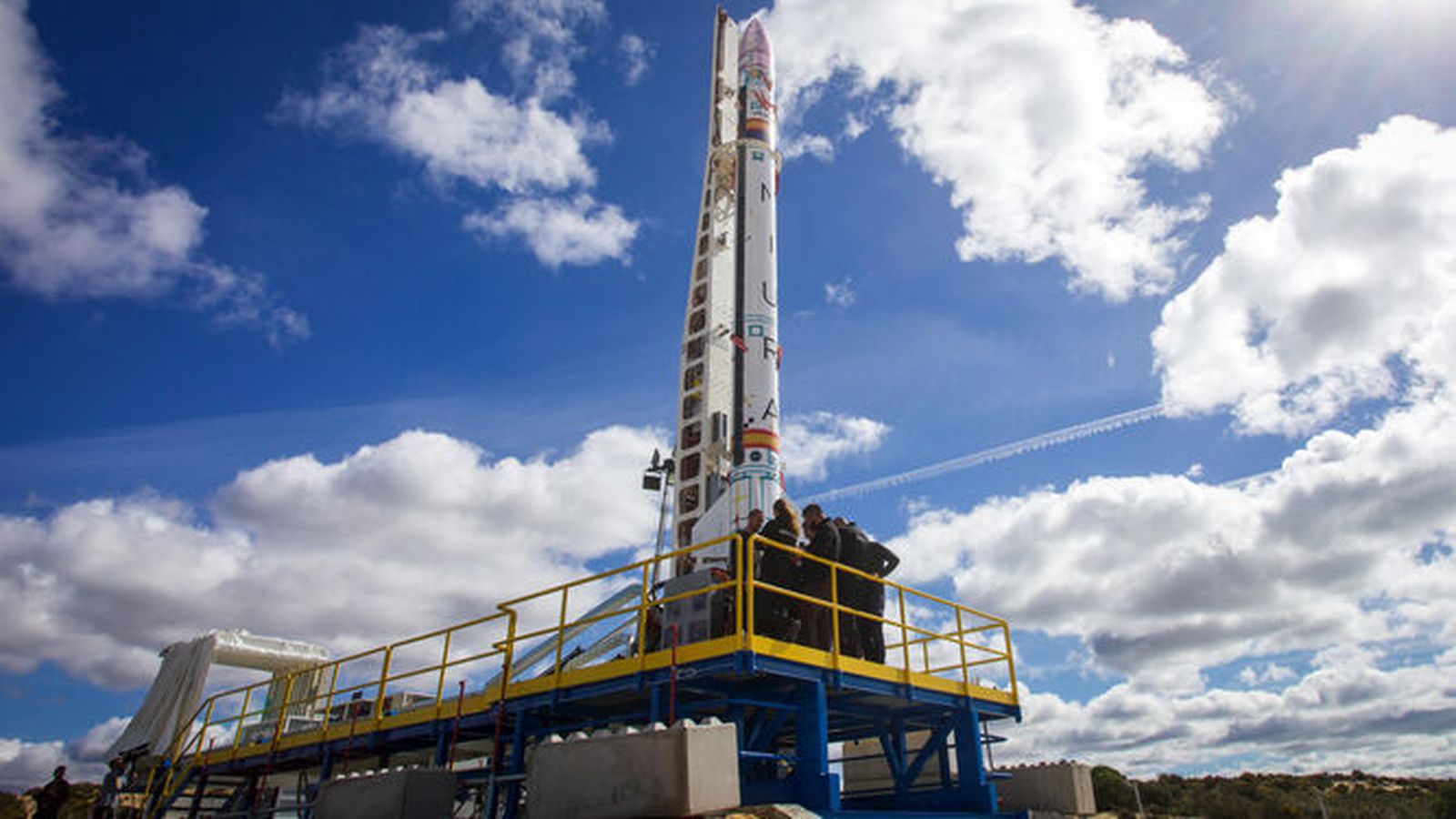 El cohete Miura en su plataforma de lanzamiento.