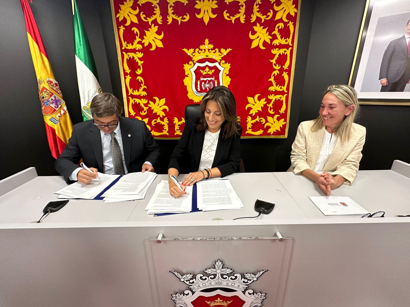El rector de la UMA y la alcaldesa de Ronda firmaron el convenio