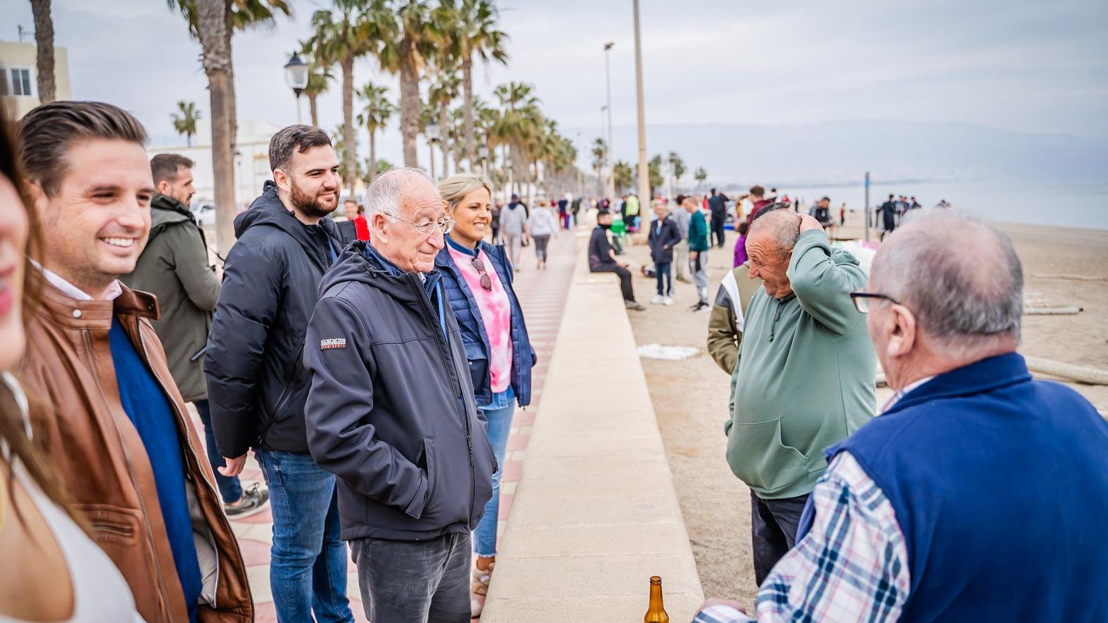Gabriel Amat ha visitado las playas hoy.