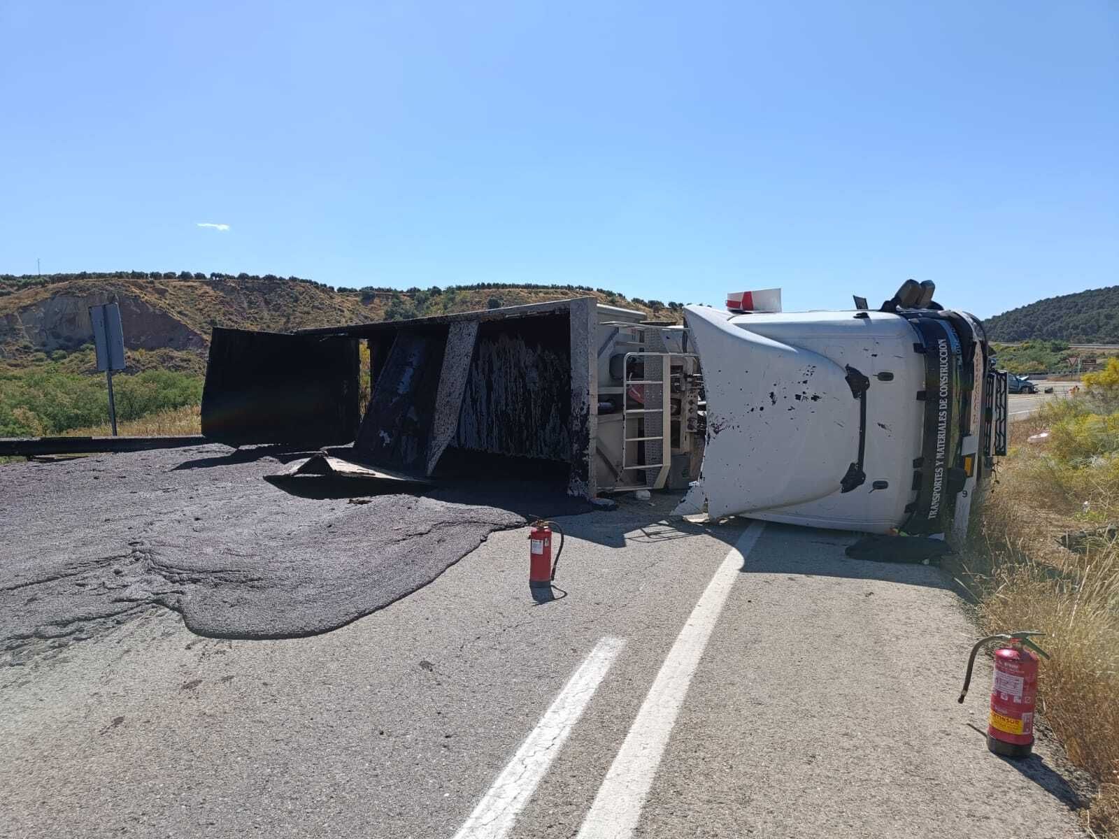 El camión accidentado en Luque.