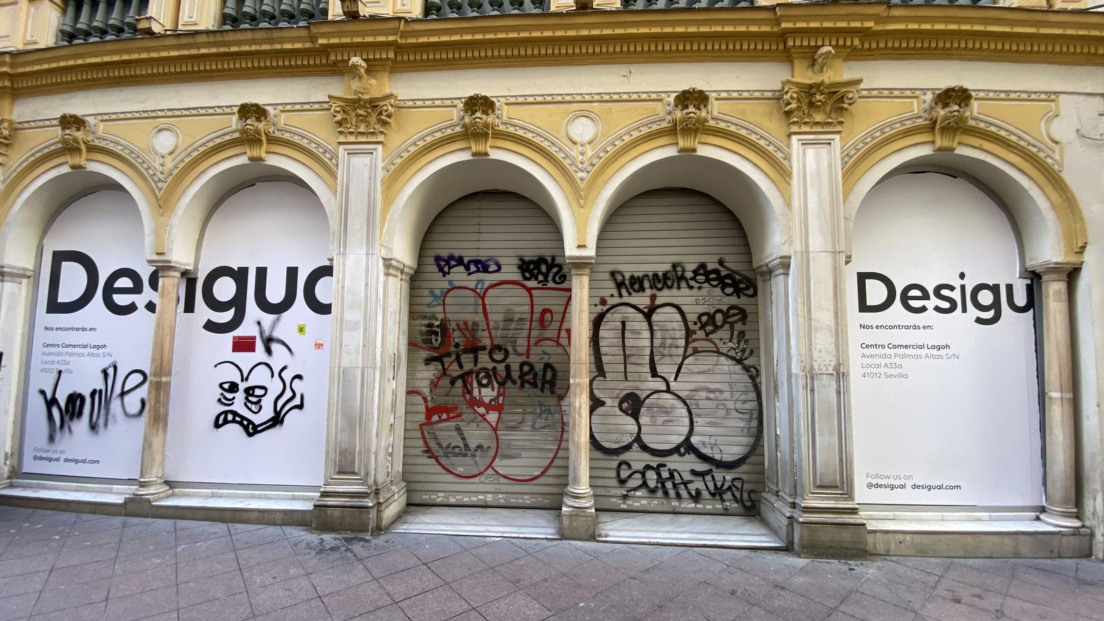 Local en desuso y anteriormente ocupado por Desigual en calle Sagasta