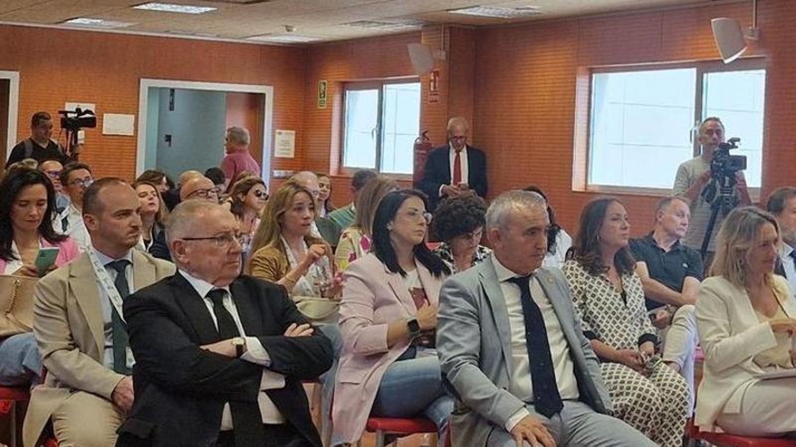 Asistentes al acto de clausura.