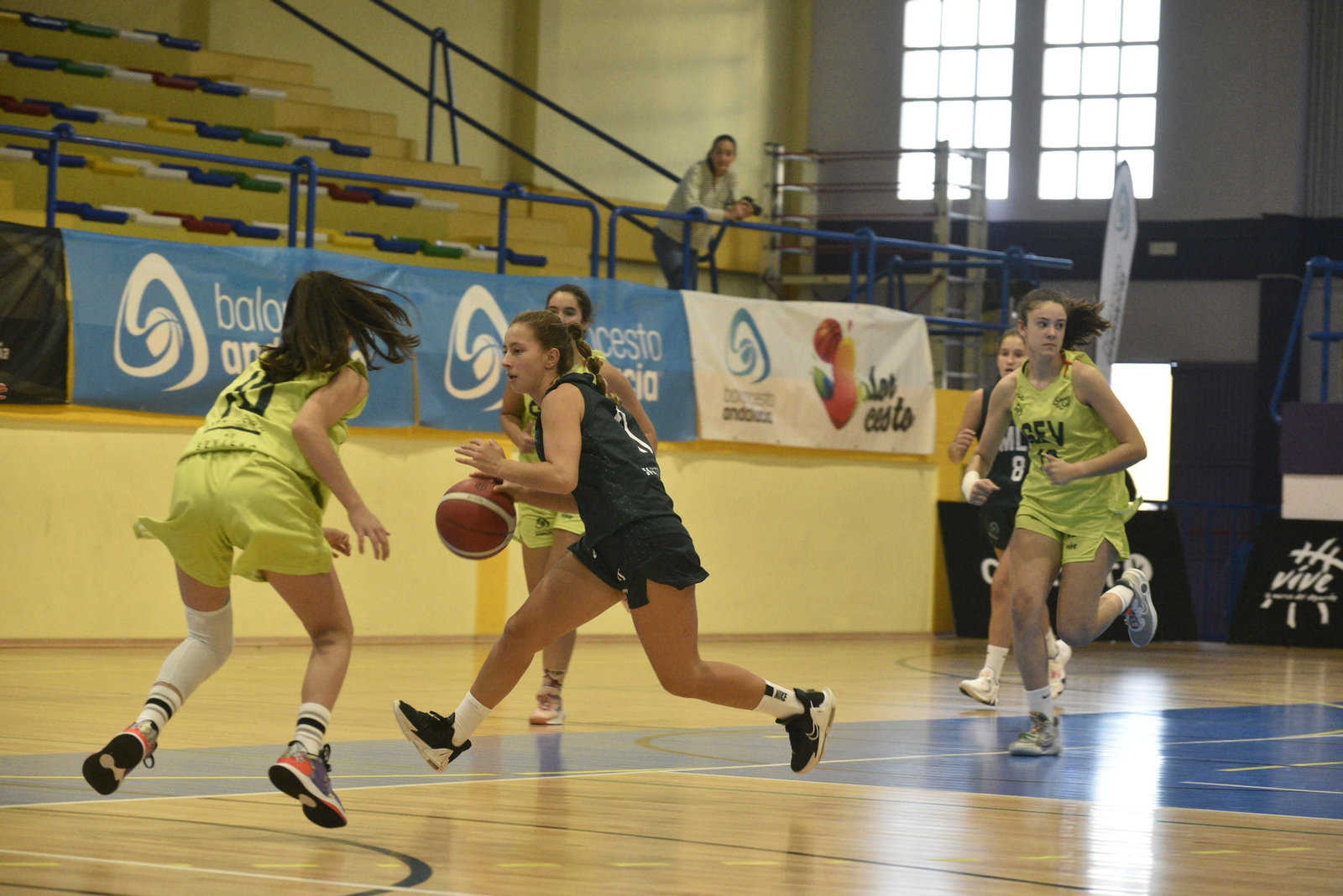 La primera jornada del Andaluz infantil femenino de baloncesto en La Línea