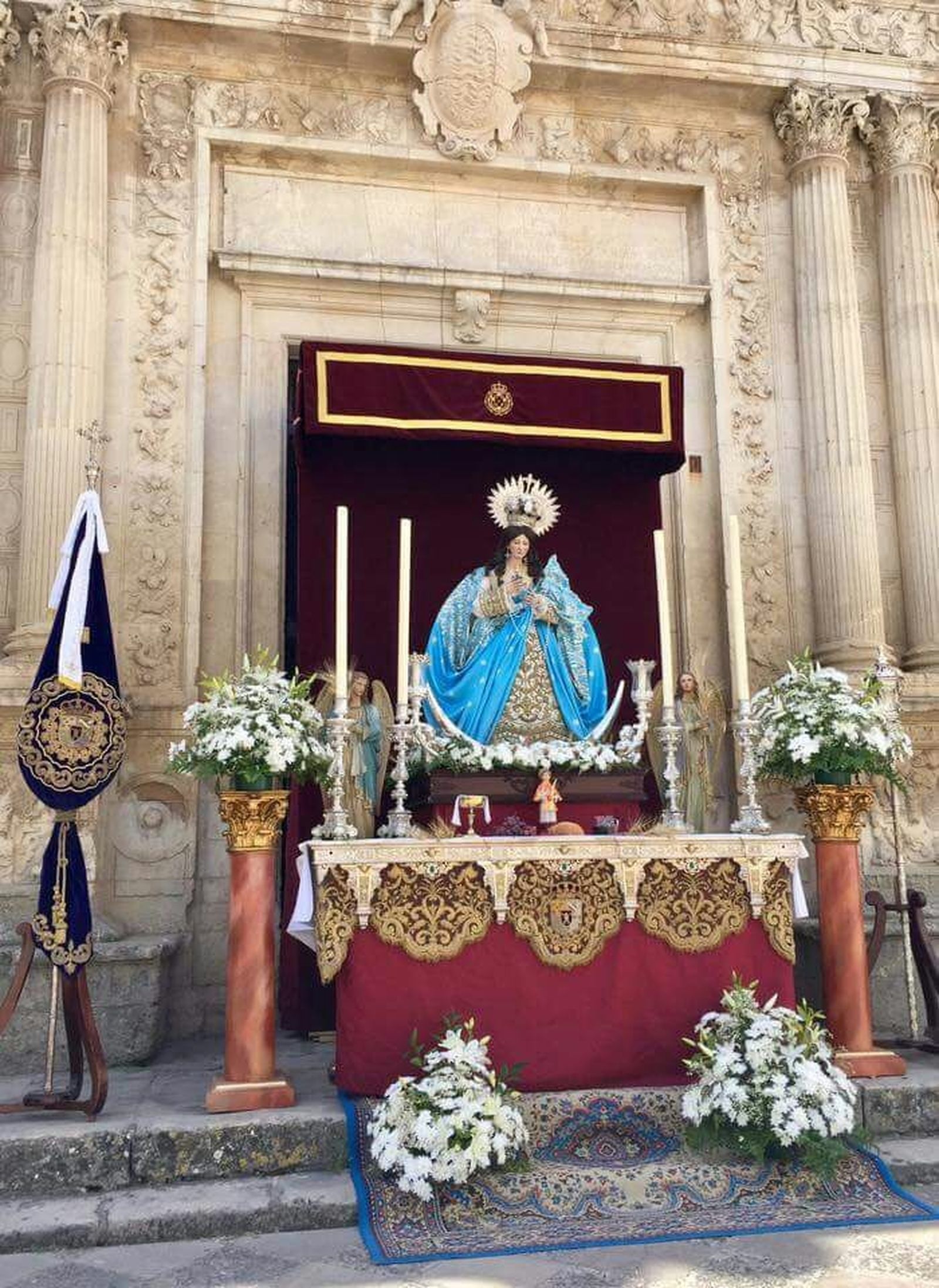 La histórica imagen de la Inmaculada del Voto en la fachada del antiguo cabildo jerezano.