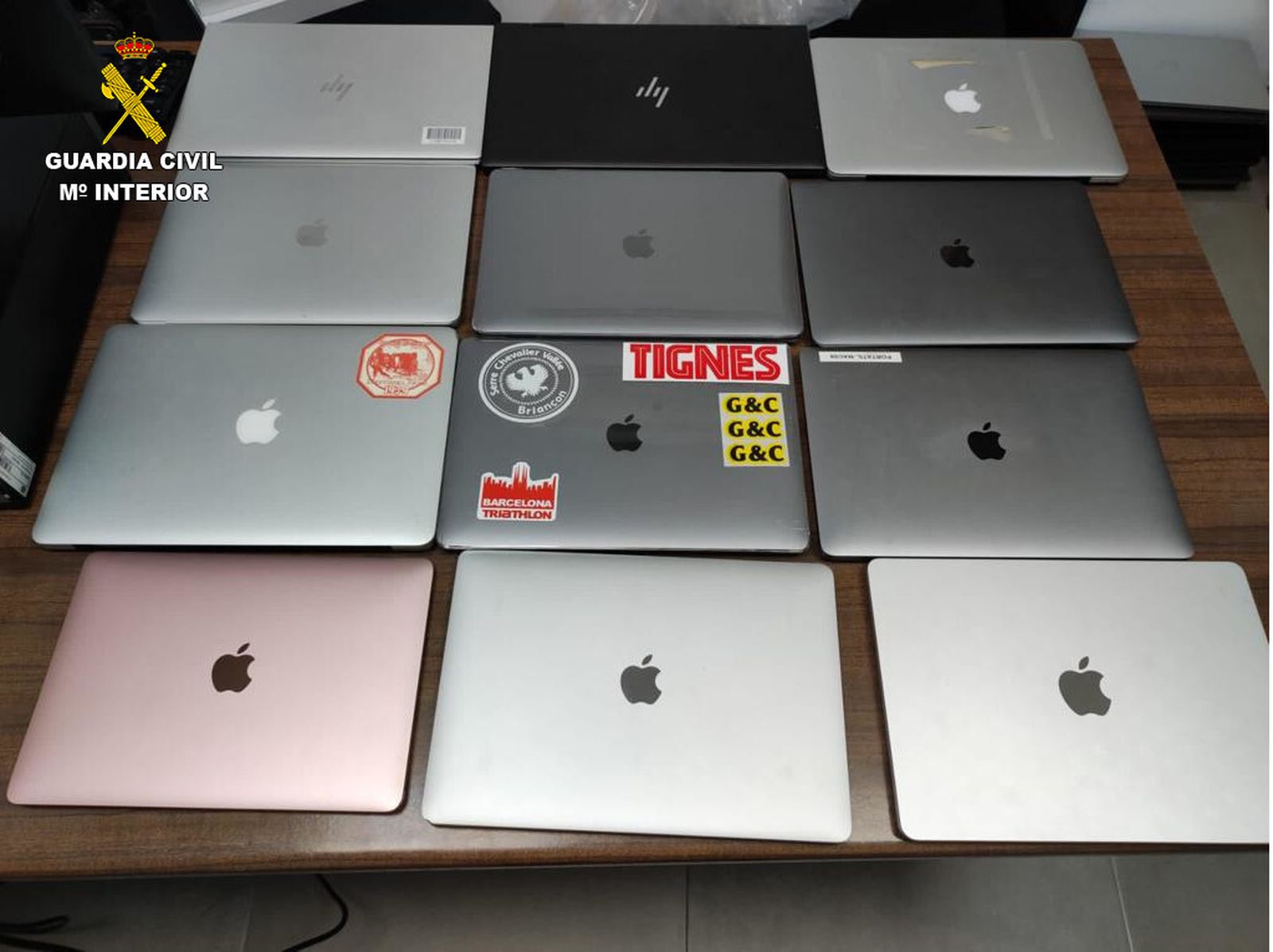 Algunos de los objetos intervenidos en un camión.