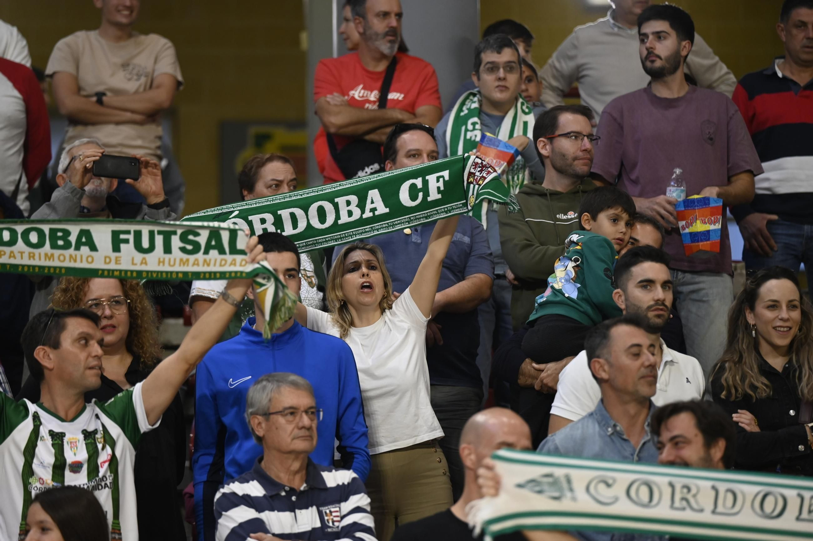 Las mejores fotos del ambiente en Vista Alegre en el Córdoba Futsal - Mazanares