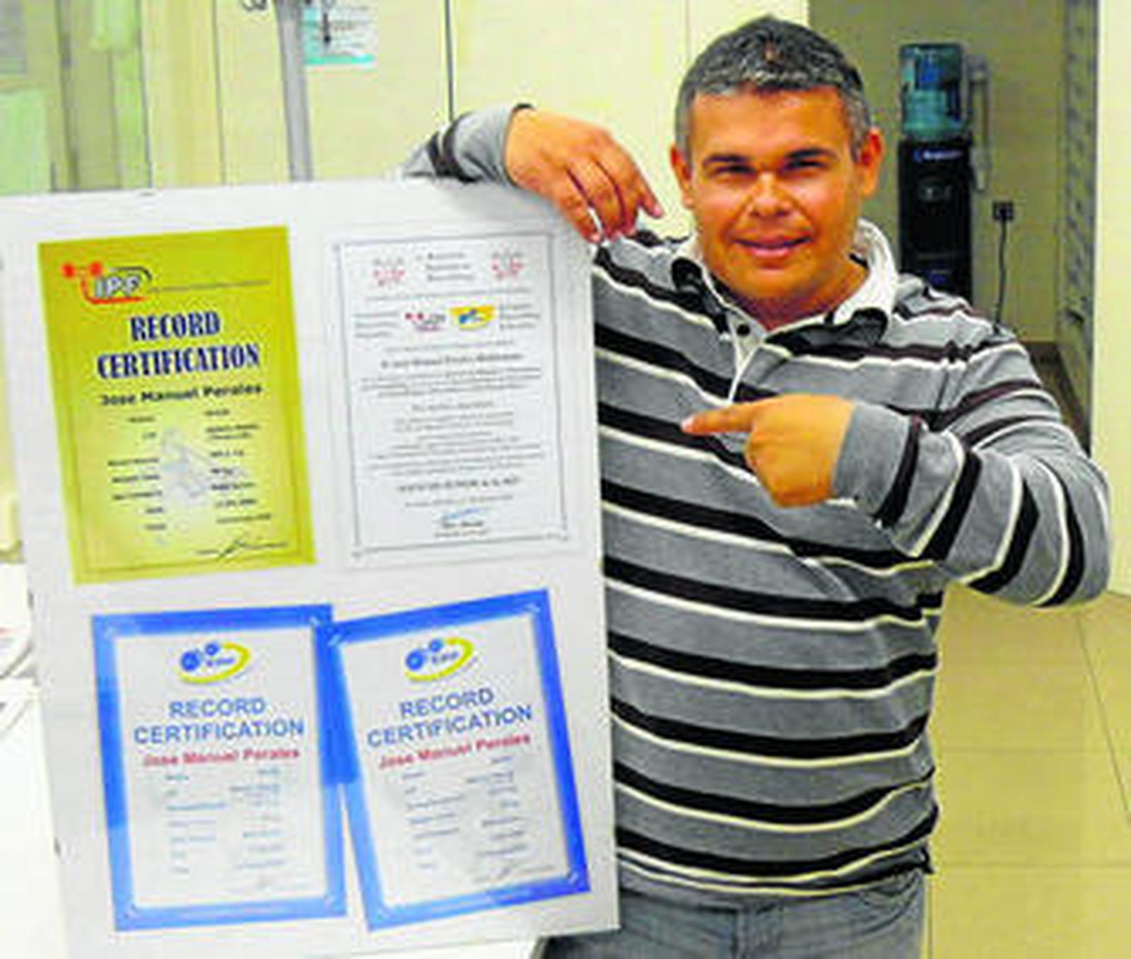 El levantador almeriense José Manuel Perales, ayer en la redacción de 'Diario de Almería'.