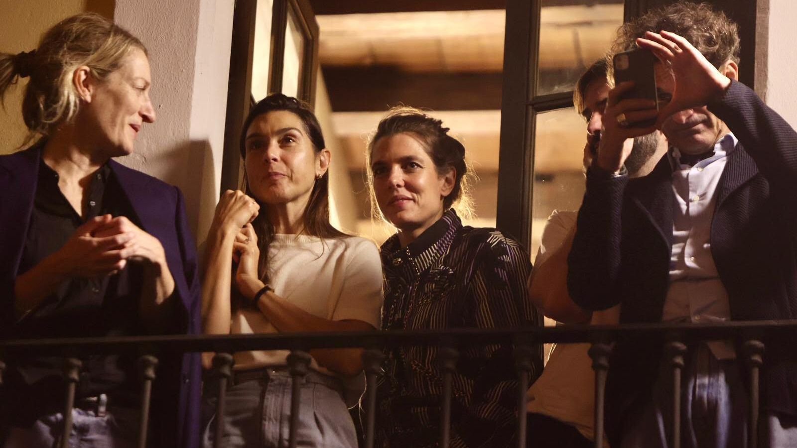 Carlota Casiraghi, en el balcón de la planta alta de El Rinconcillo.