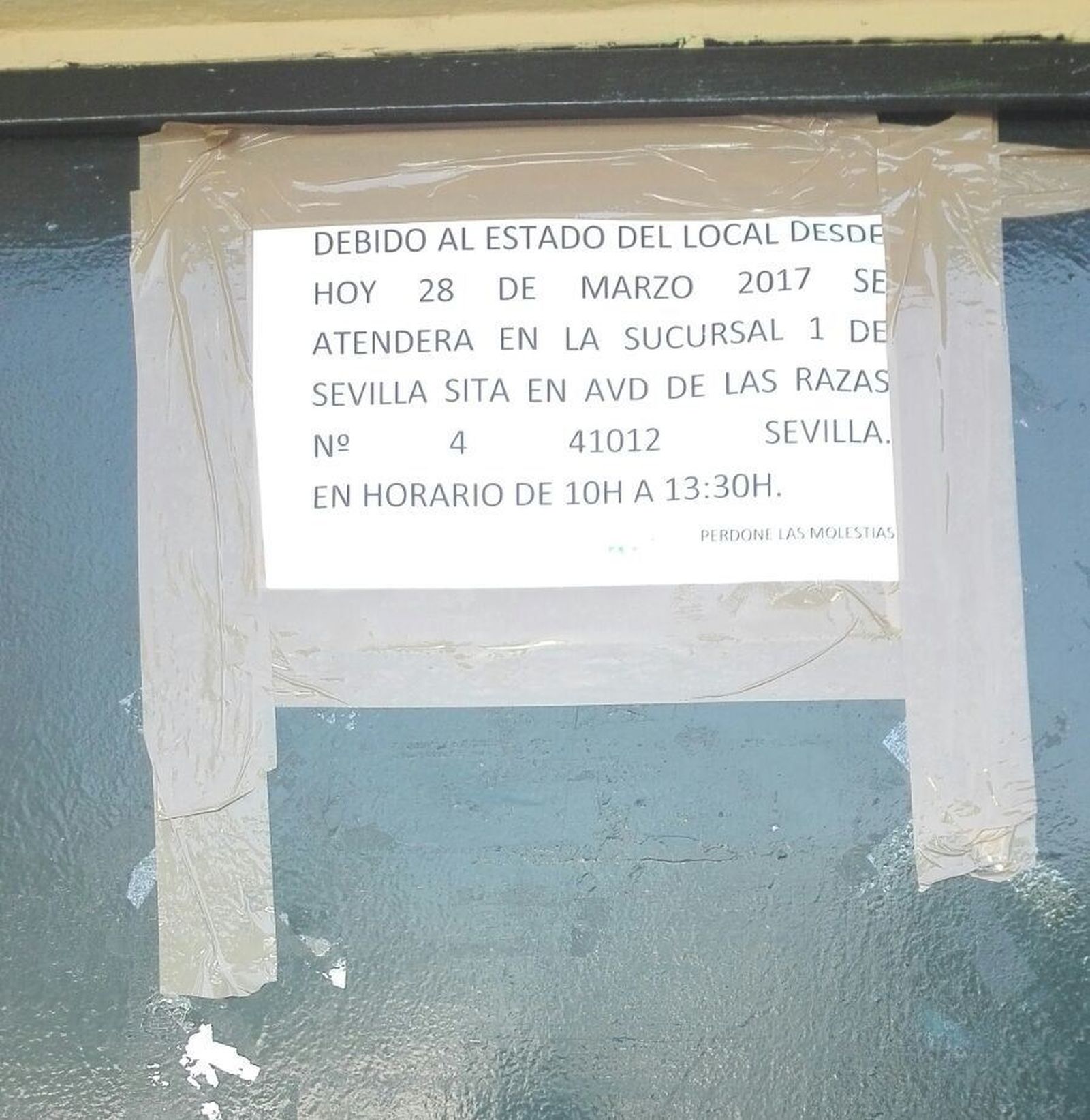 Cartel donde se avisa del cierre de la oficina.