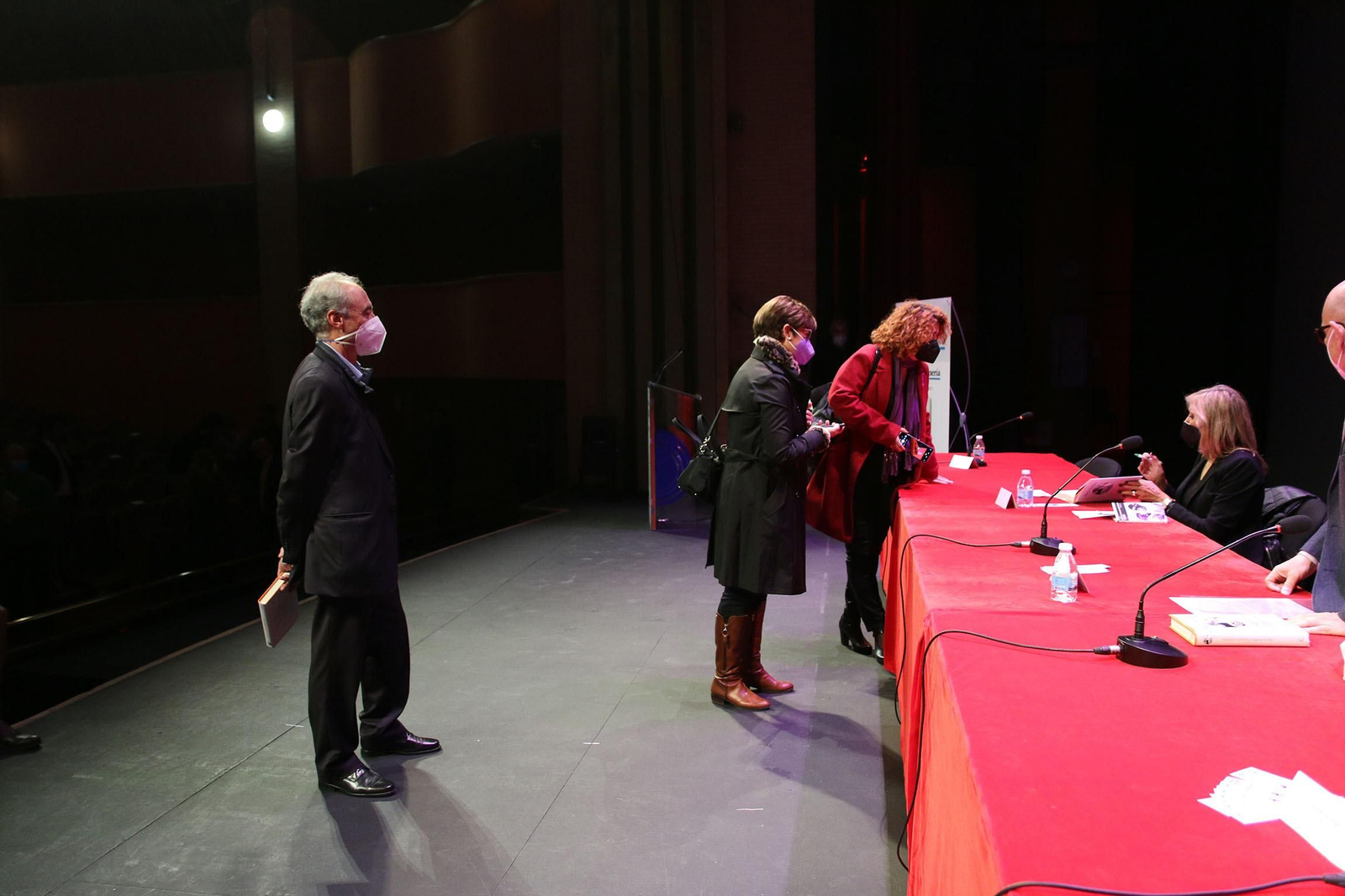 Fotogalería Diario de los Libros, con Marta Robles y su obra 'Pasiones carnales'