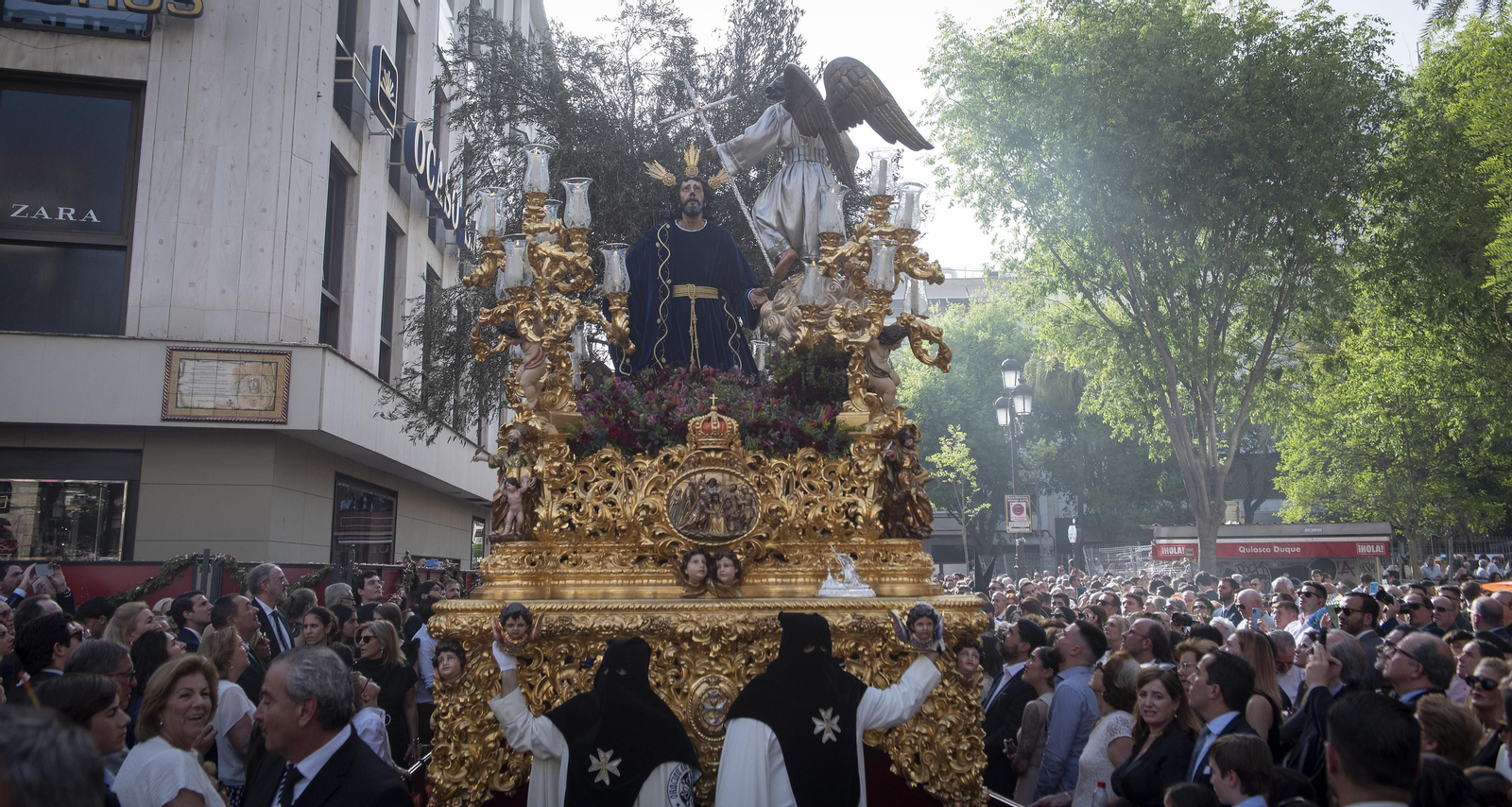 Las imágenes del Santo Entierro Grande por la Campana