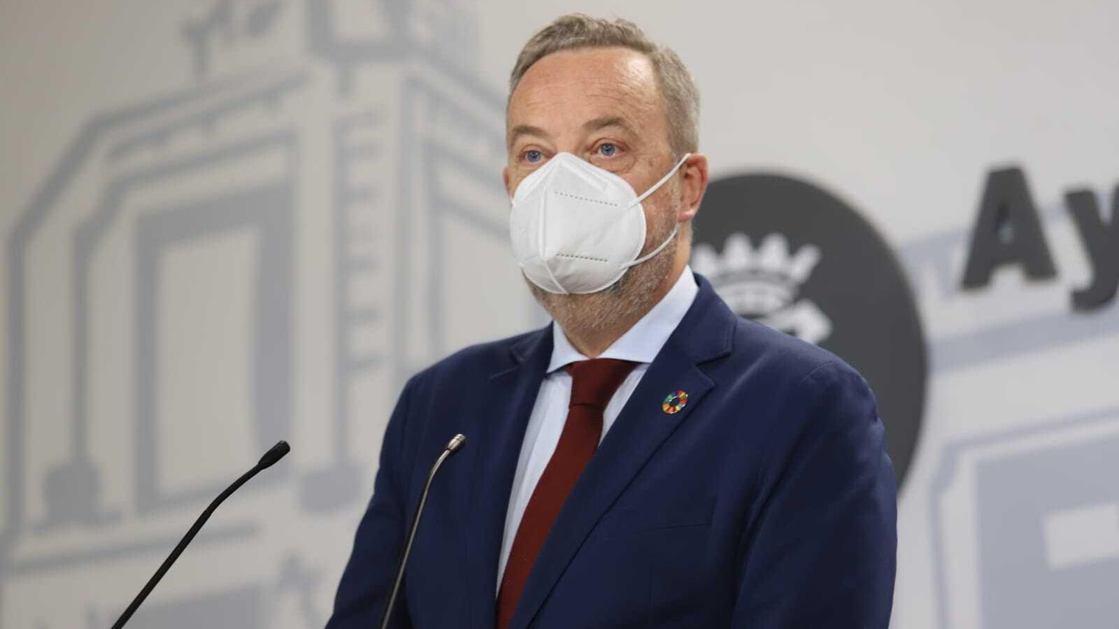 El teniente de alcalde de Urbanismo, Manuel Gómez Márquez, en la rueda de prensa de esta mañana.