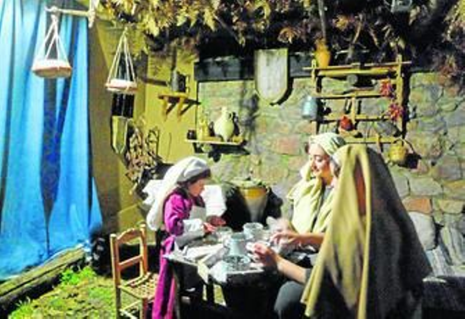 Varias de las escenas que conforman el Belén Viviente de Puerto Moral.