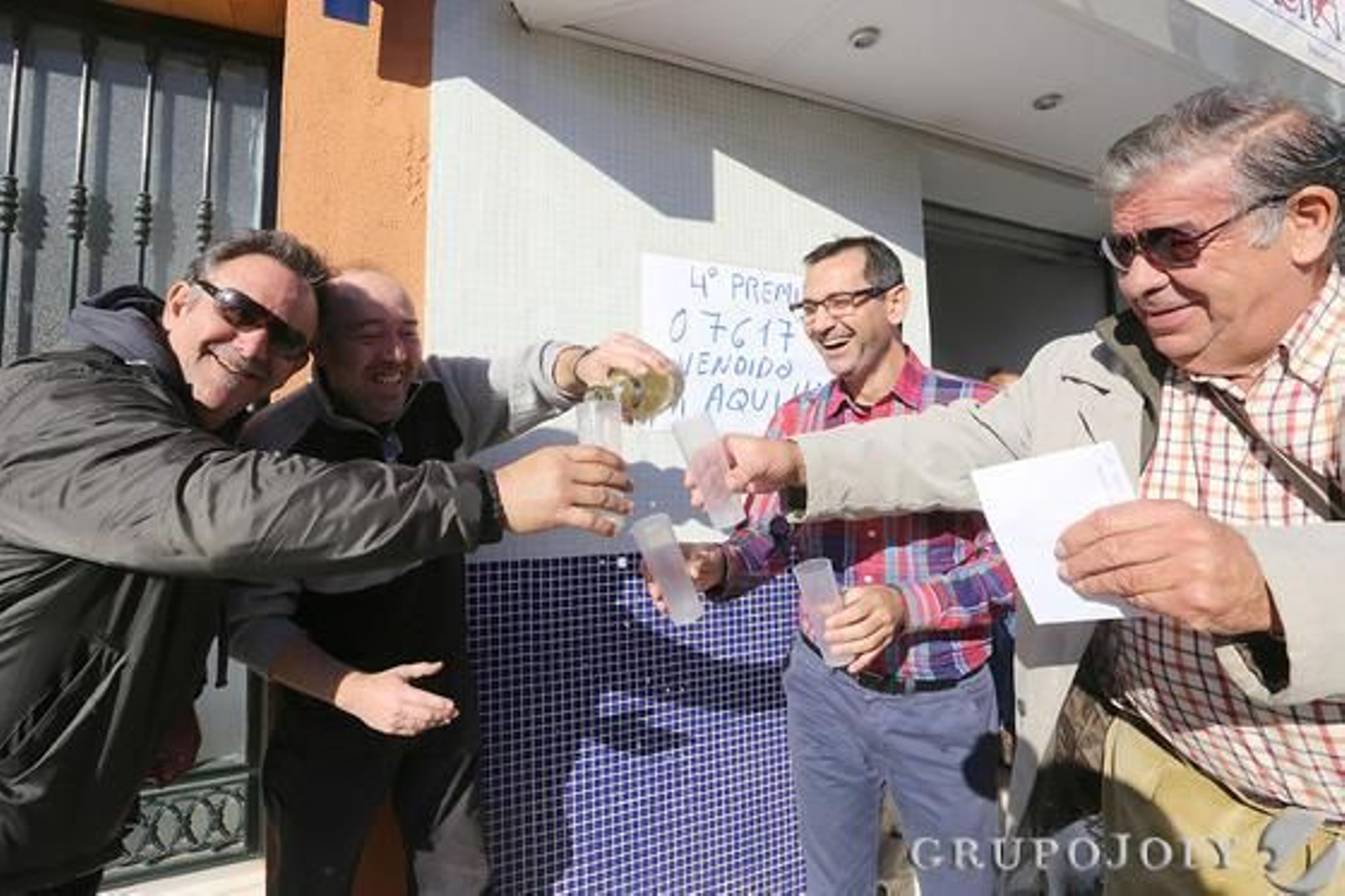 Chiclana vendió un cuarto y un quinto premio. 

Fotos: Sonia Ramos
