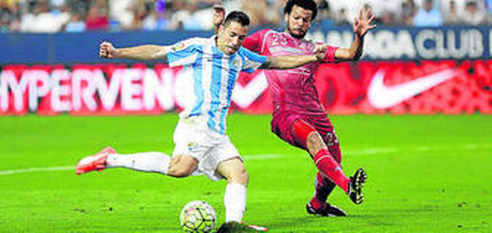 Gámez, Eliseu y Weligton celebran el gol del portugués al Madrid en 2008.