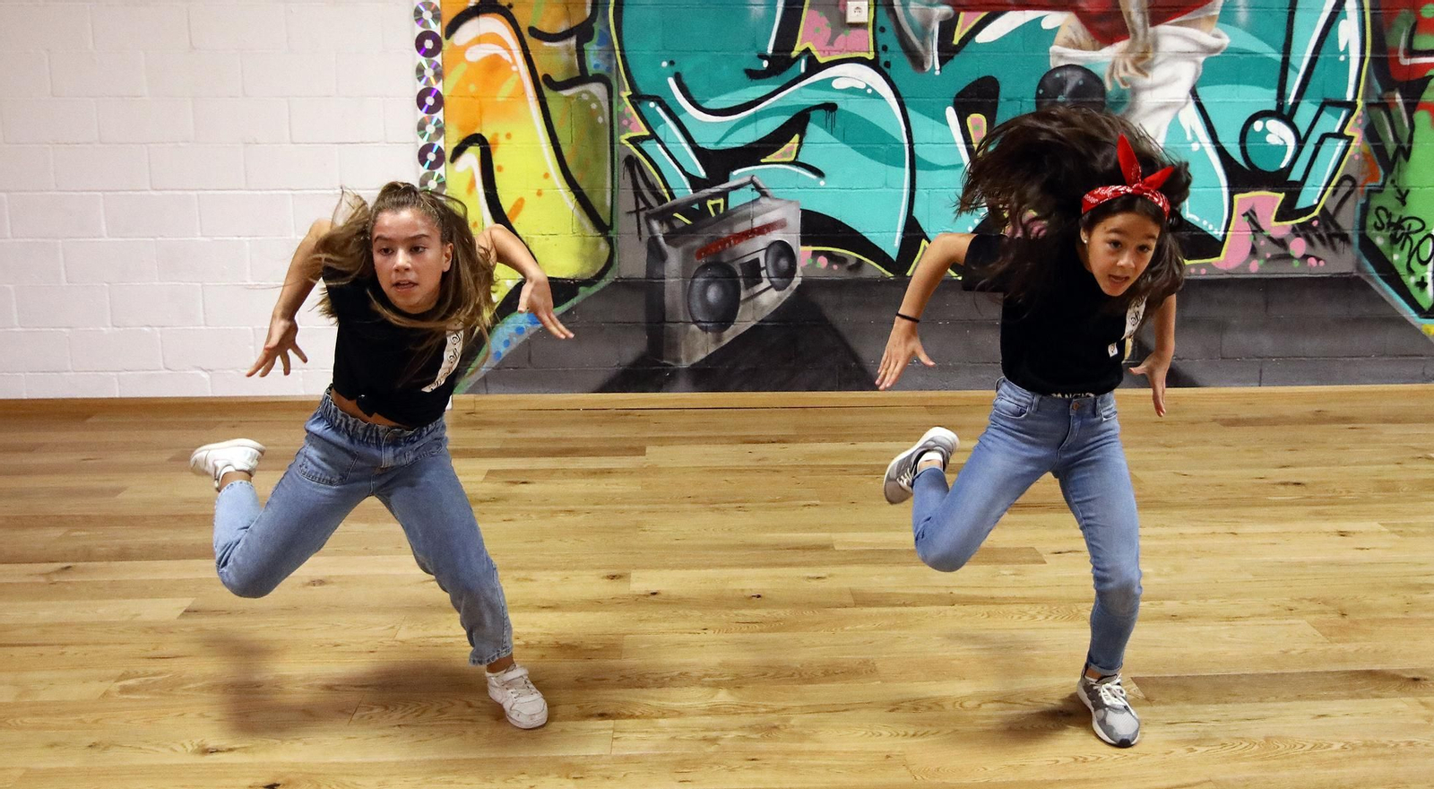 Imágenes de las niñas jerezanas participantes en un programa de Canal Sur