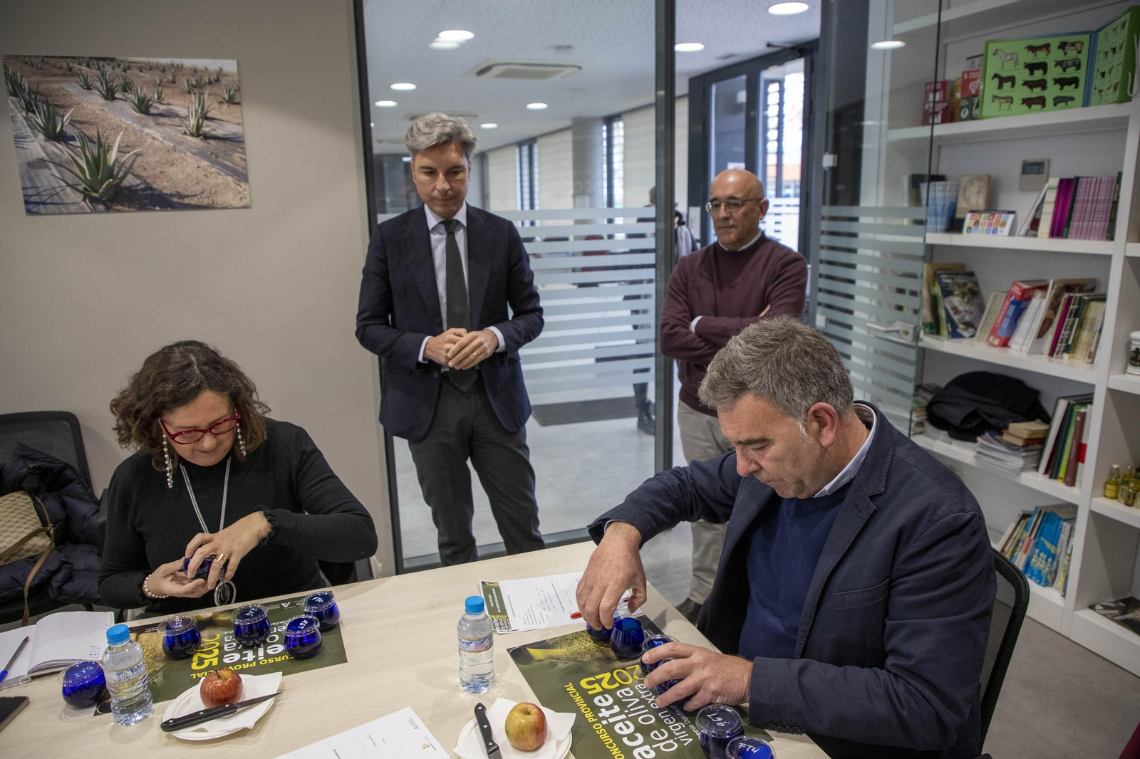 La cata para elegir los mejores aceites de oliva virgen extra de Córdoba, en imágenes