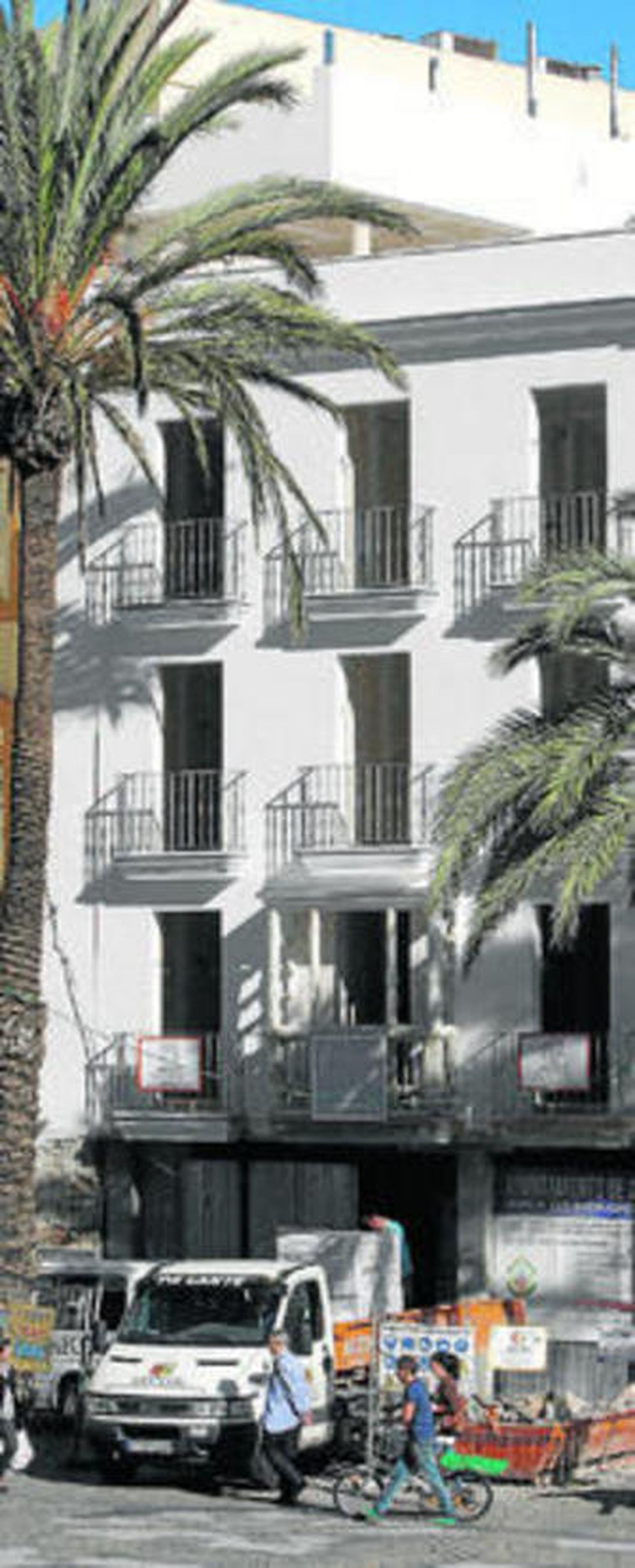 Fachada del hotel de la Catedral, ya lista y sin andamios.