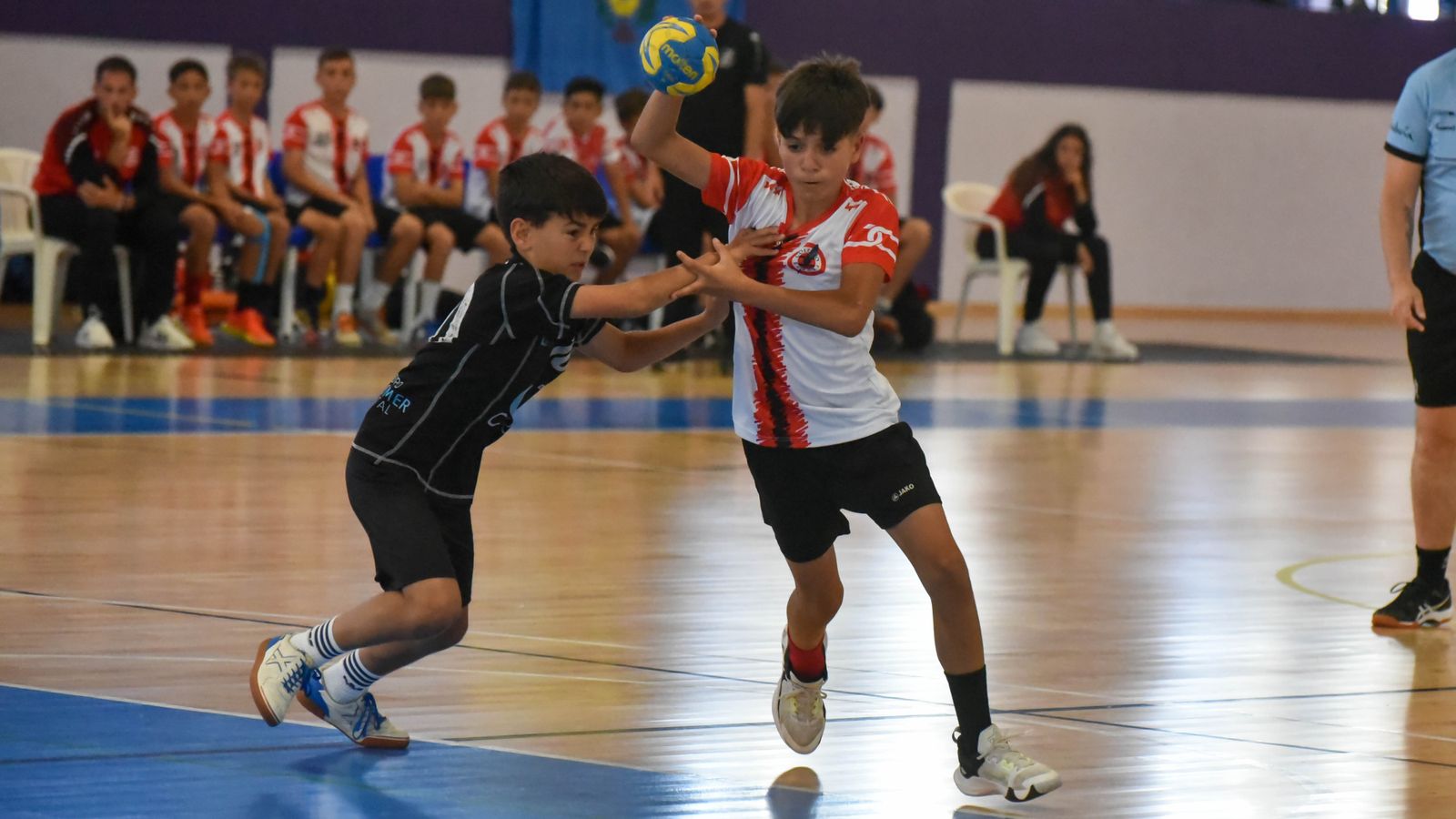 Las fotos de la segunda jornada del Cadeba de balonmano alevín de La Línea