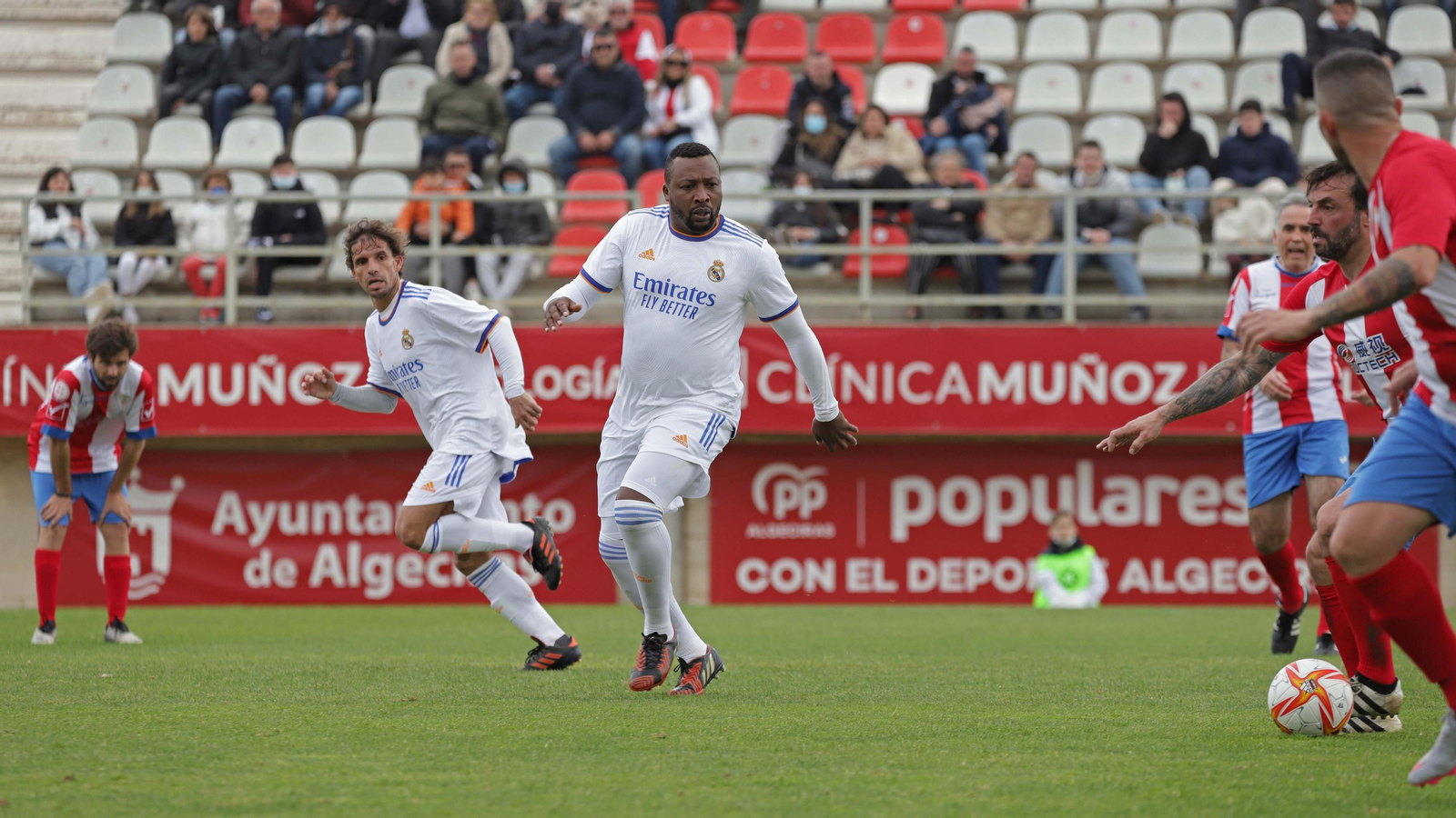 La mejores fotos del Algeciras - Real Madrid veteranos