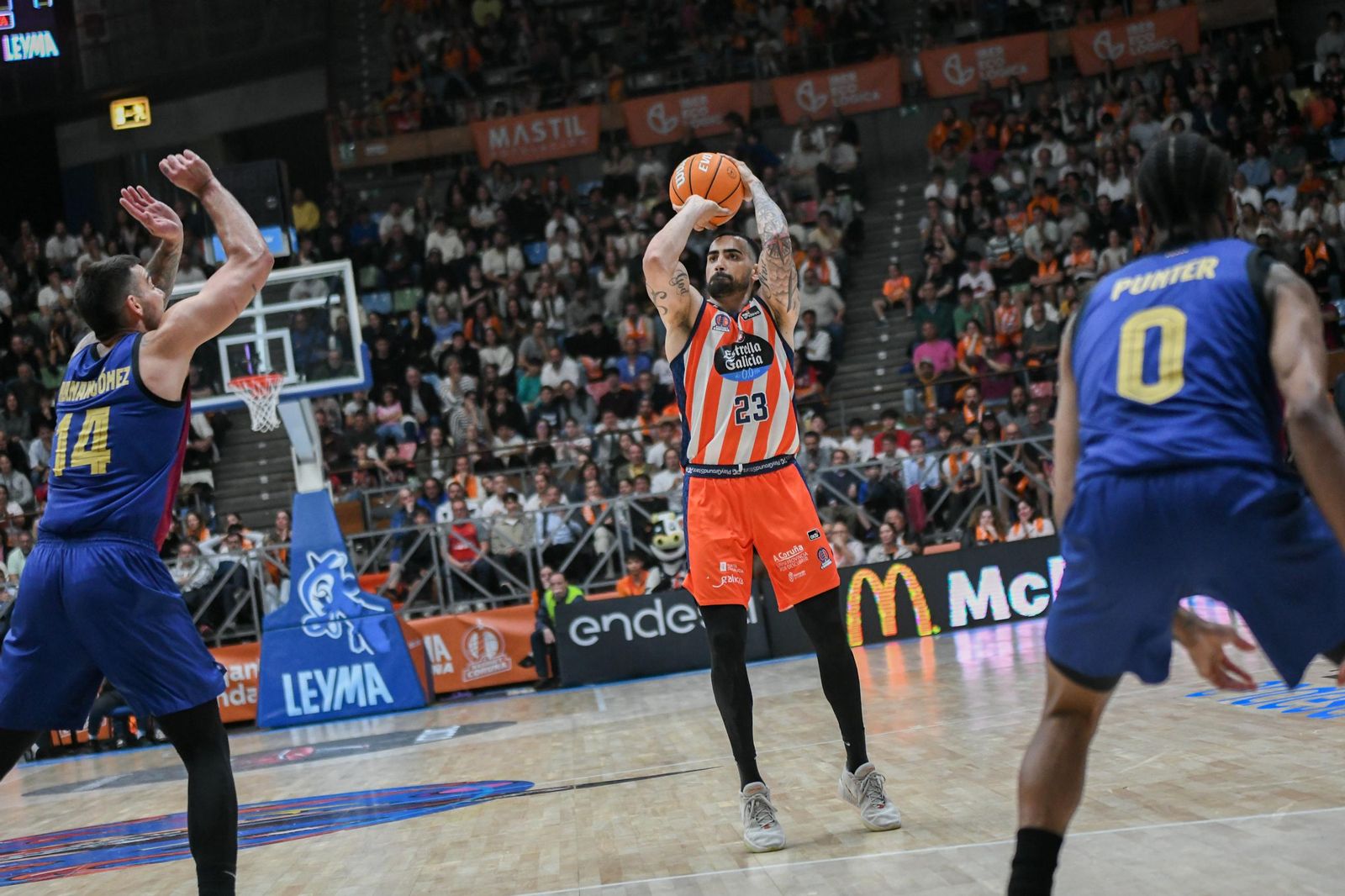 El Barcelona cae en La Coruña y deja al Unicaja prácticamente seguro como cuarto en la ACB