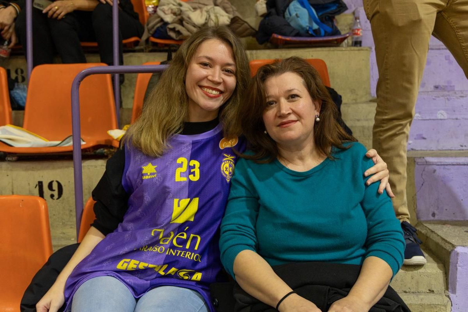 La Salobreja vibra con el derbi de la capital entre Jaén CB y Jaén FS, en imágenes