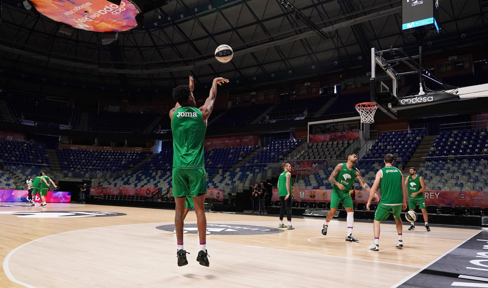 El Unicaja prueba el Carpena antes de la batalla