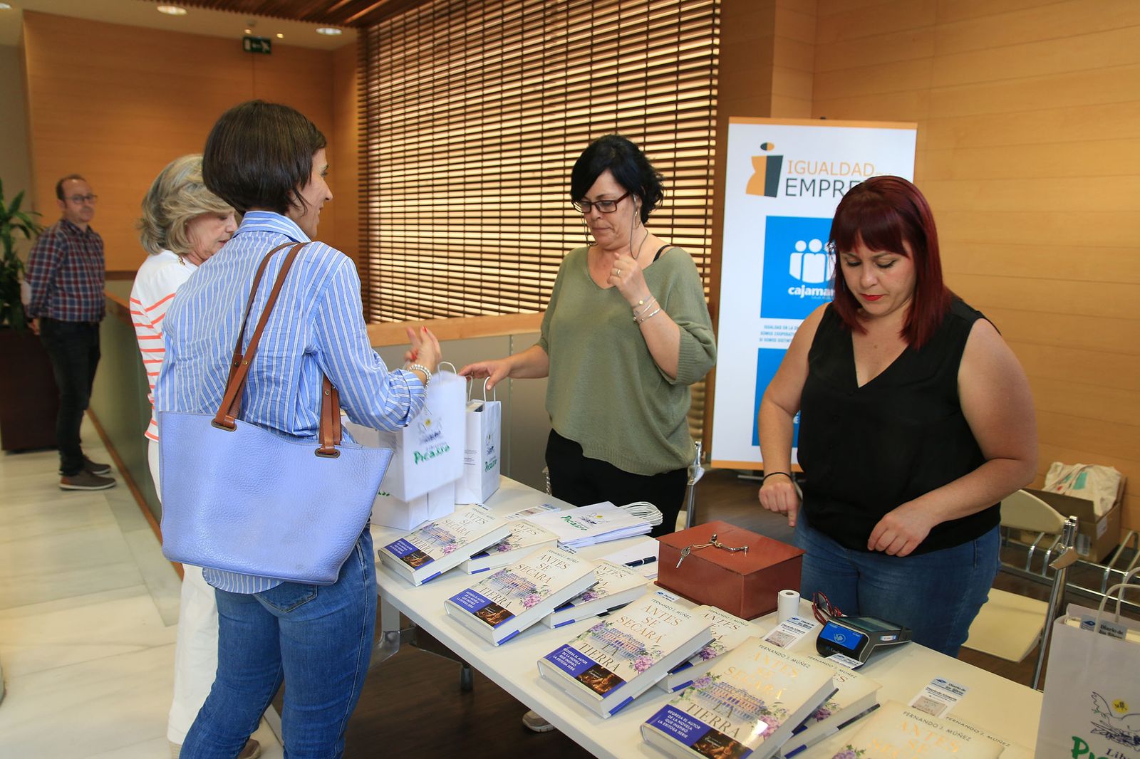 Diario de los Libros, con Fernando J. Múñez y su novela 'Antes se secará al tierra'