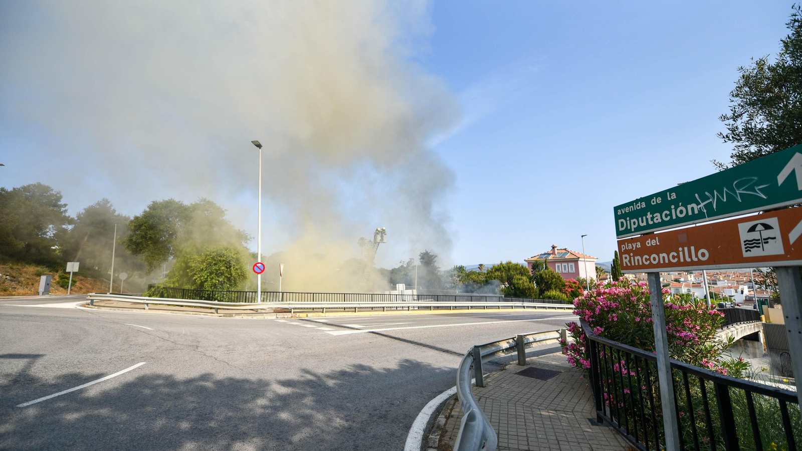 Las fotos del incendio de un camión en el Acceso norte al Puerrto de Algeciras