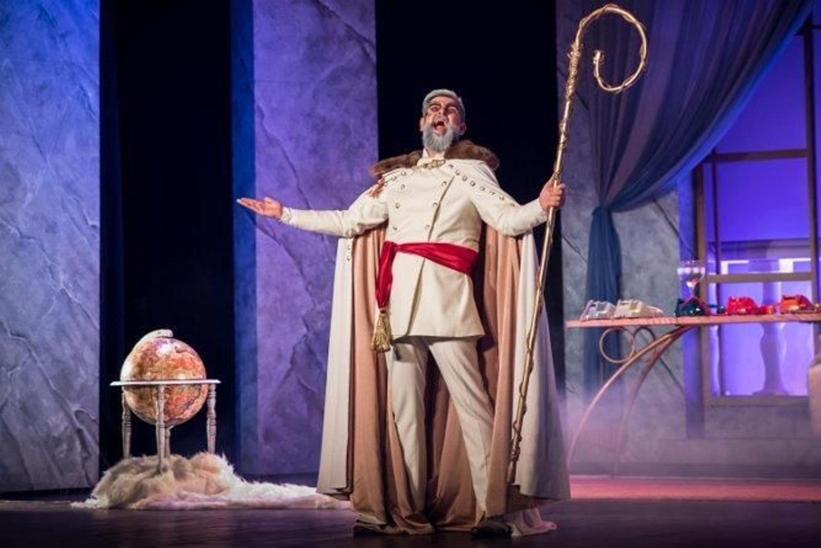 Manuel Sánchez, en una escena de la obra que esta noche representará en el Falla.