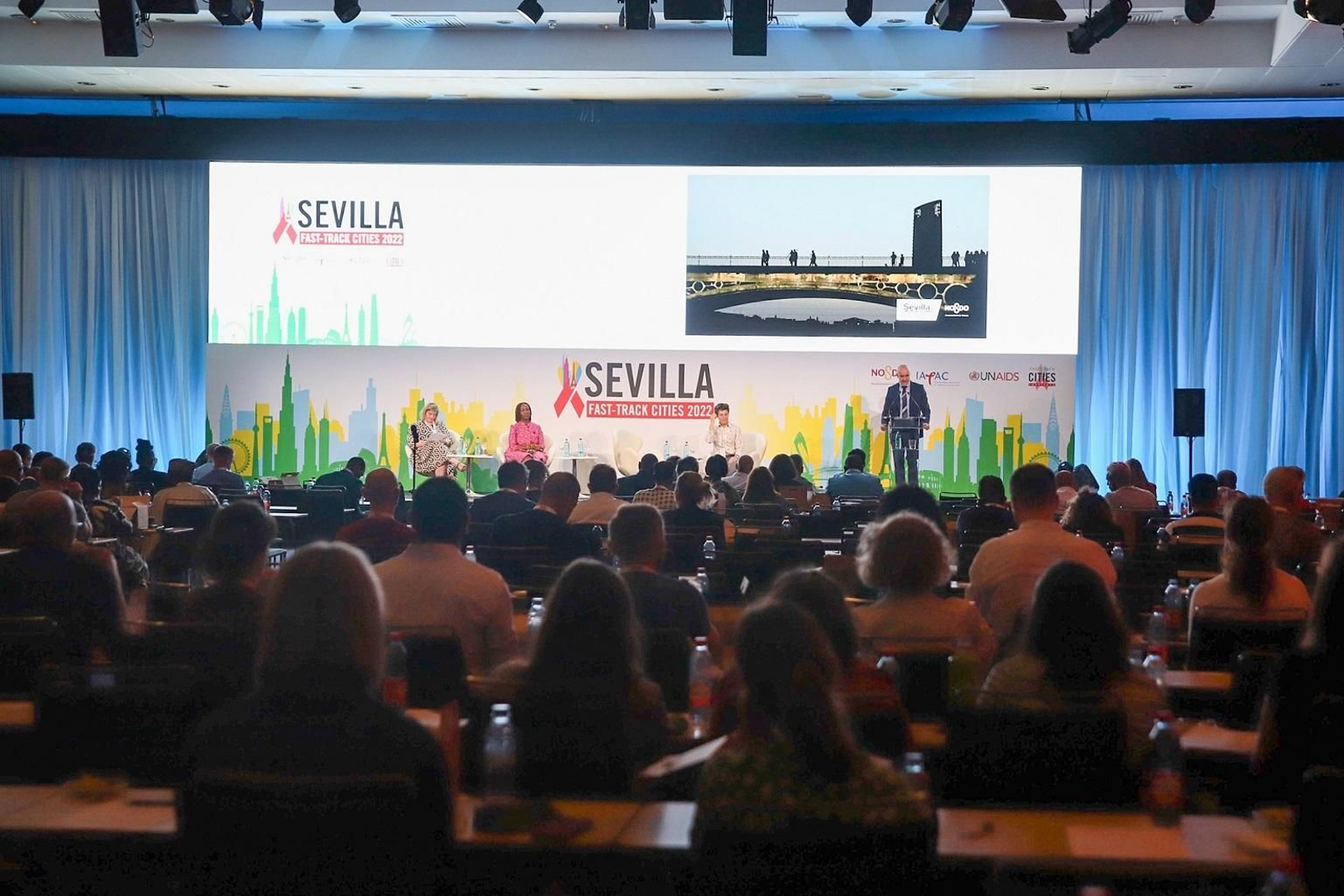 El alcalde, Antonio Muñoz, durante la inauguración en Sevilla de la conferencia mundial Fast-Track Cities 2022.