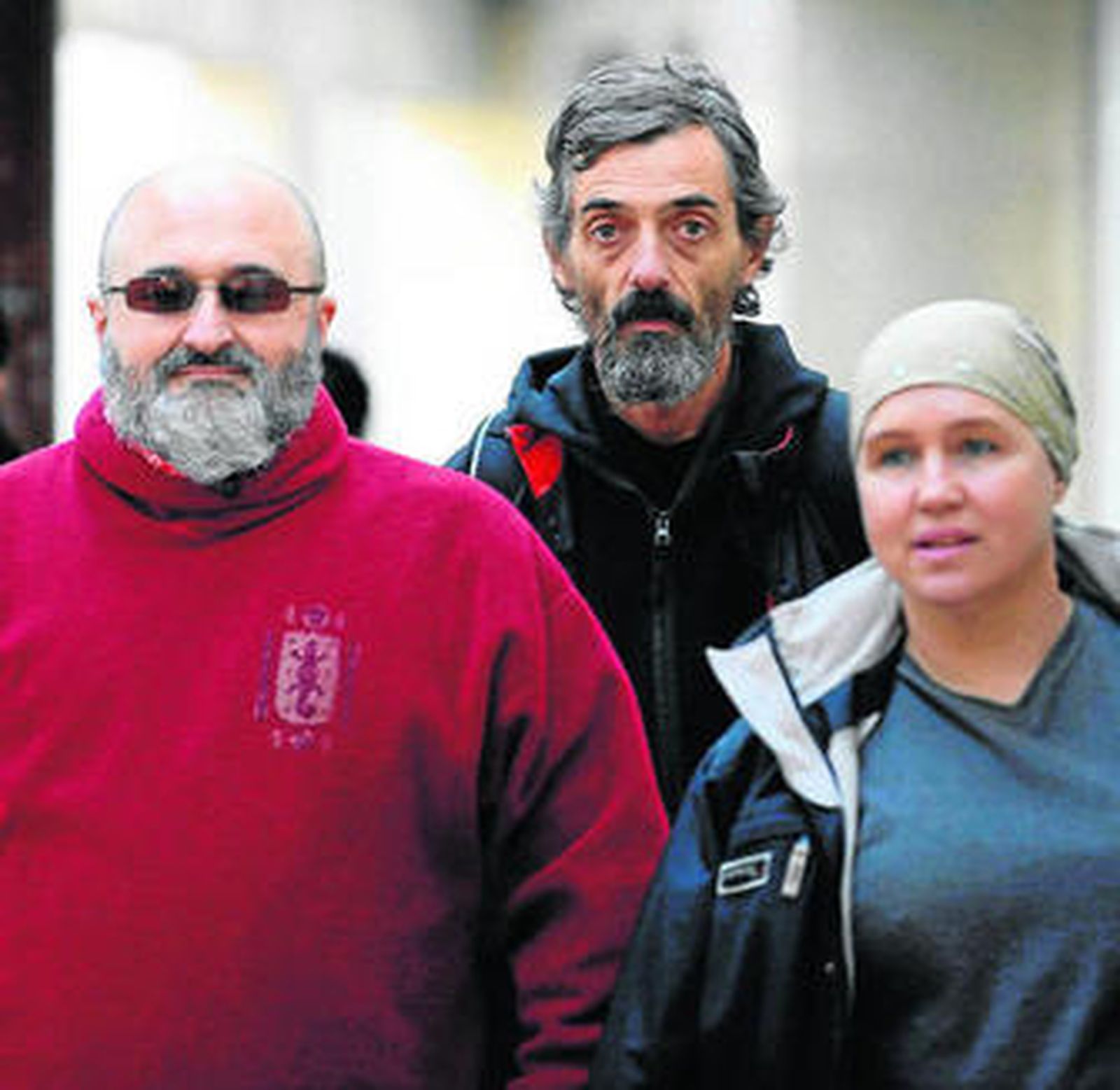 Antonio Javier Ruiz Plazas, a la izquierda, y dos acólitos.