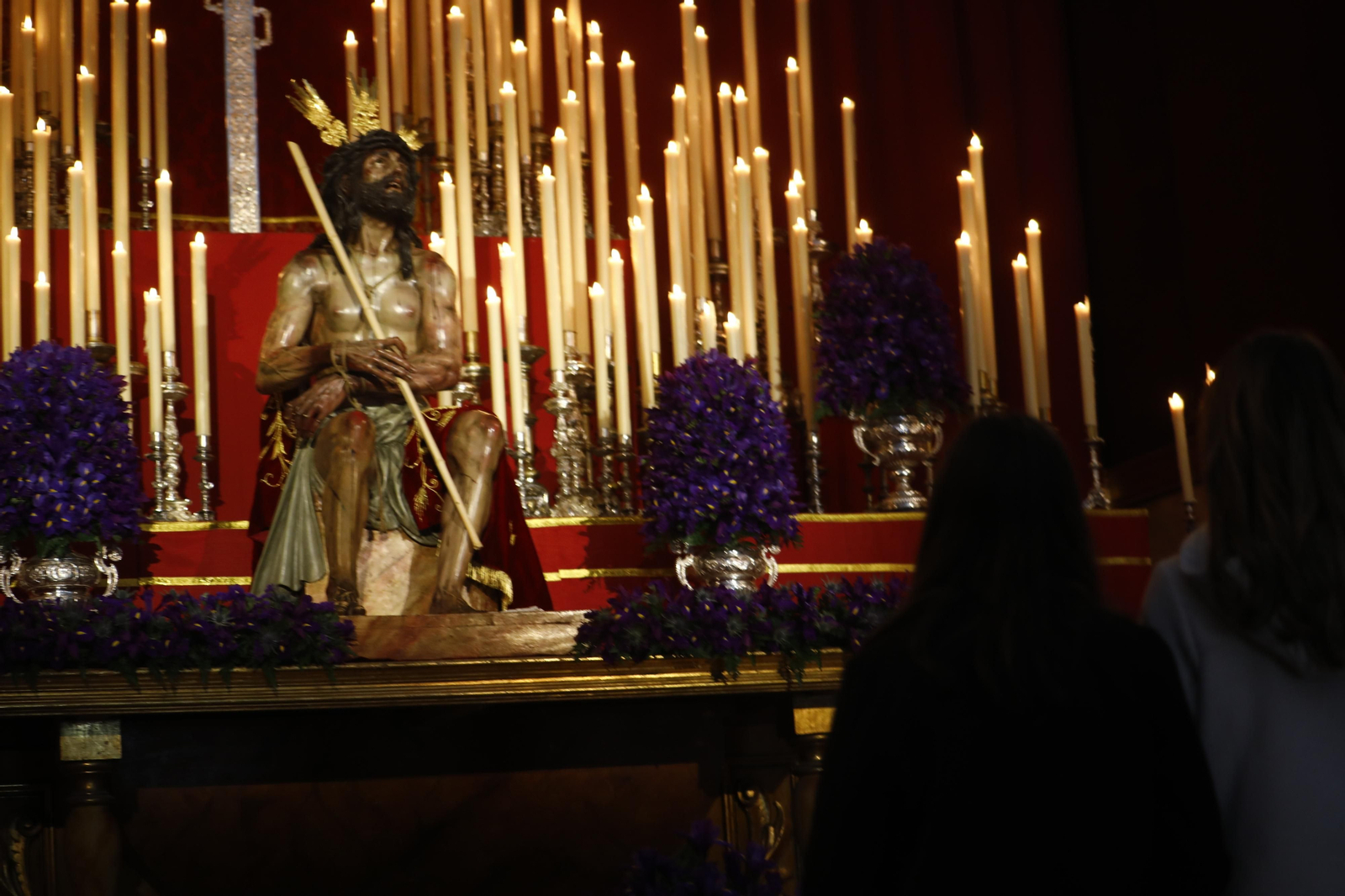 El solemne besapiés el Señor de la Coronación de Espinas, en imágenes