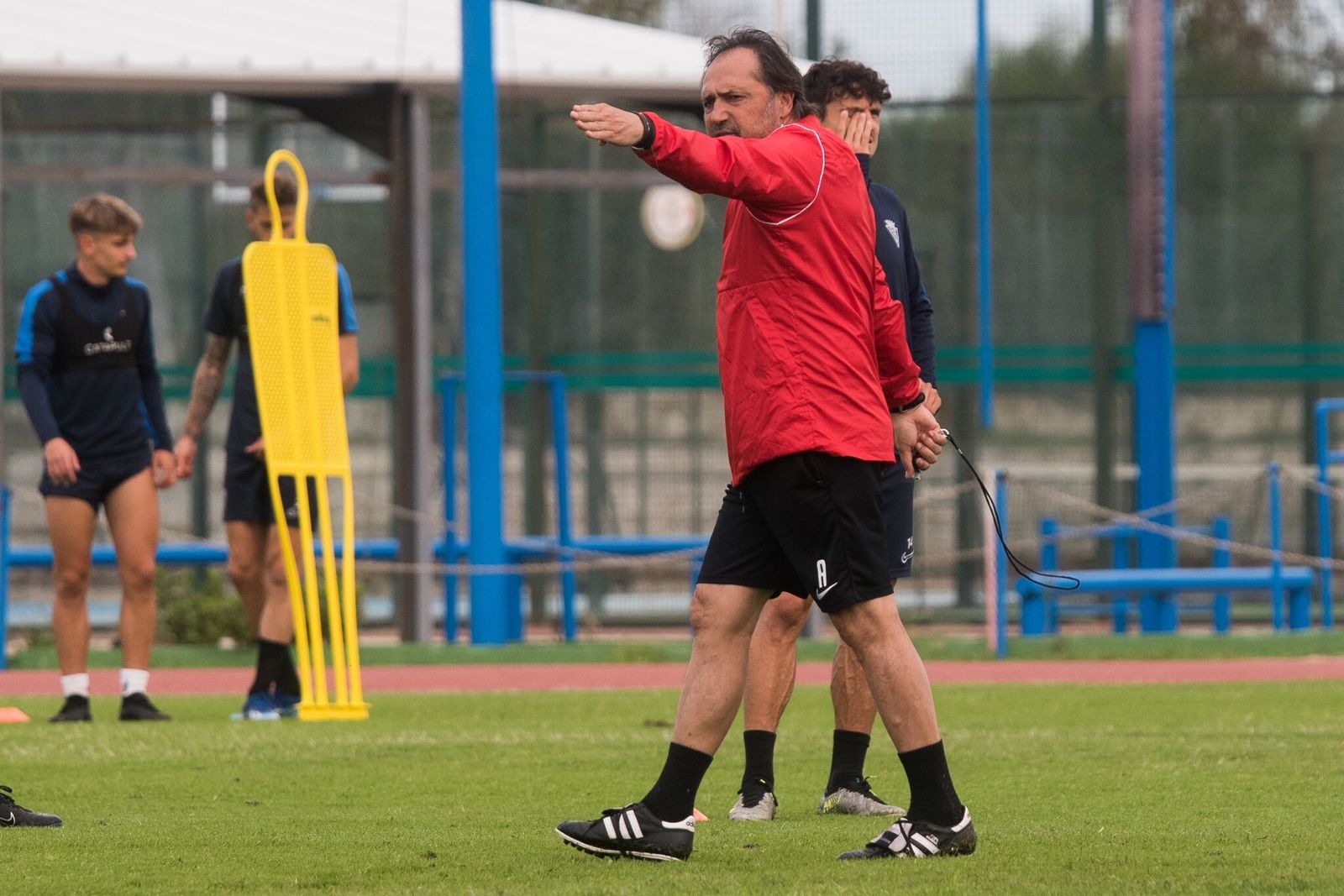 Indicación de Alfredo Santaelena en la última sesión de la semana.