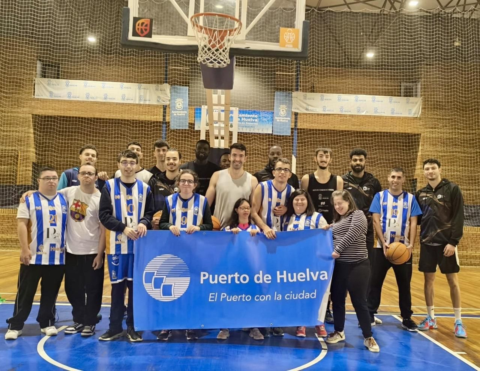 Puerto de Huelva apoya la escuela inclusiva del Huelva Comercio.