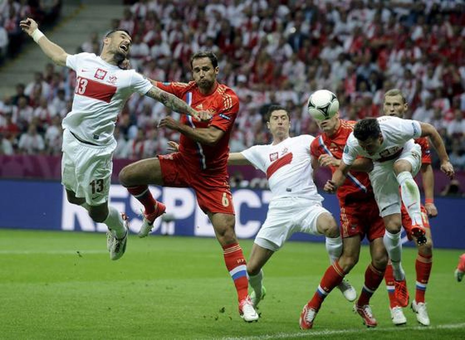 Polonia y Rusia empatan 1-1 en un partido loco en el que cualquiera pudo ganar.

Foto: EFE