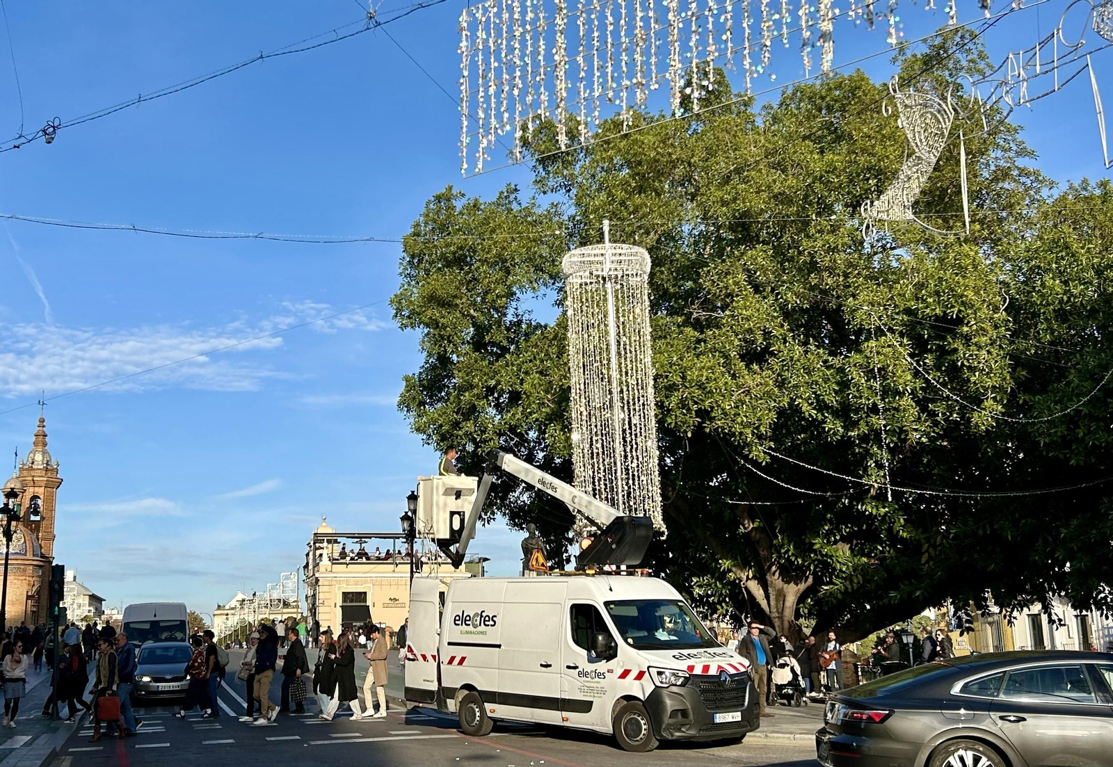 Desmontaje de las luces del Altozano por segunda vez