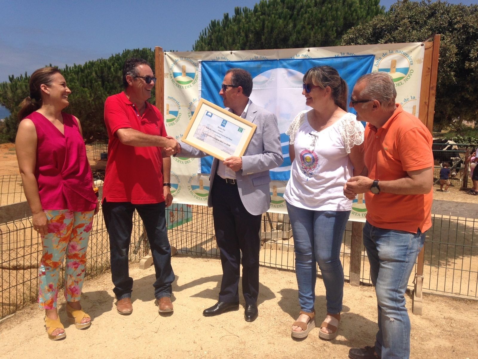 Momento de la entrega de la distinción en las instalaciones del Novo.